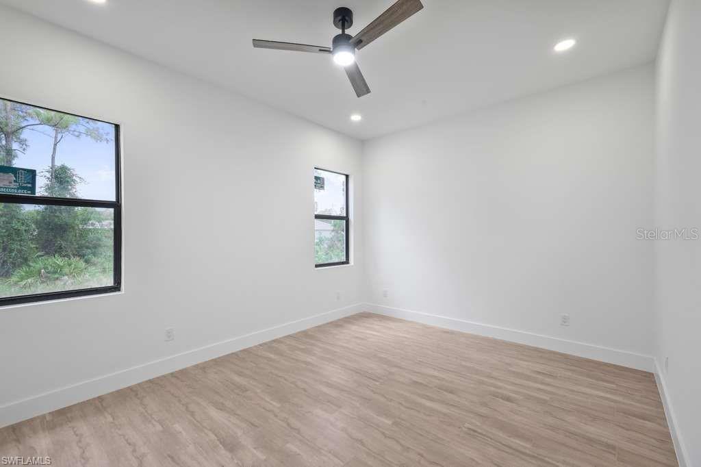 Image 9 of 22 For 812 Homestead Road S