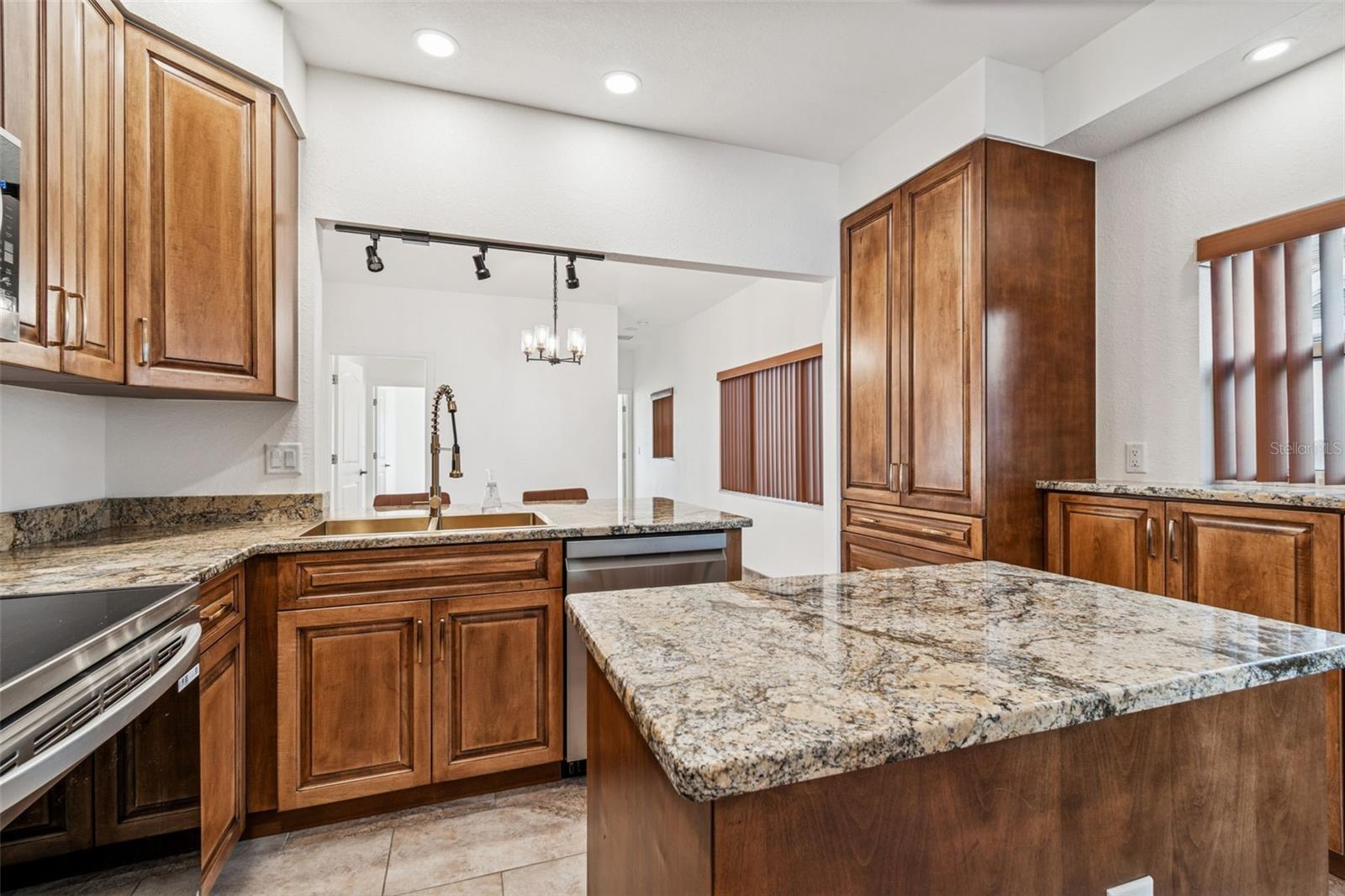 Image 33 of 89 For 4527 Haines Road N