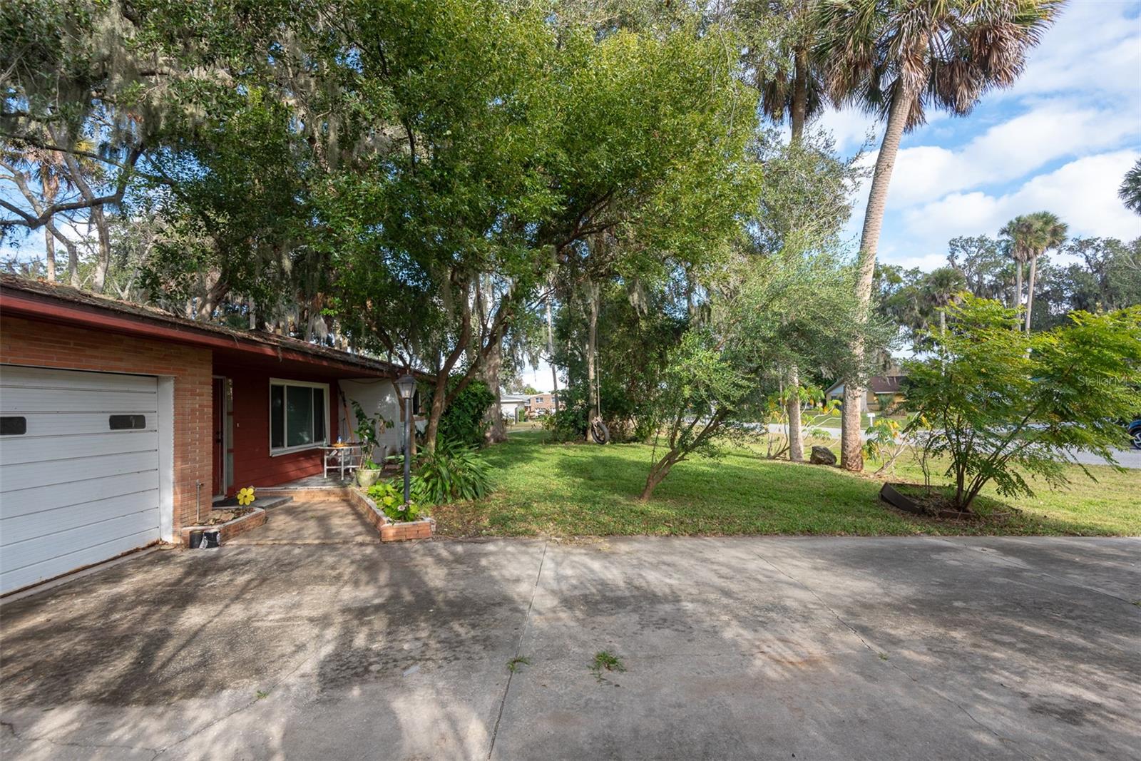 Image 10 of 43 For 840 Pineapple Road