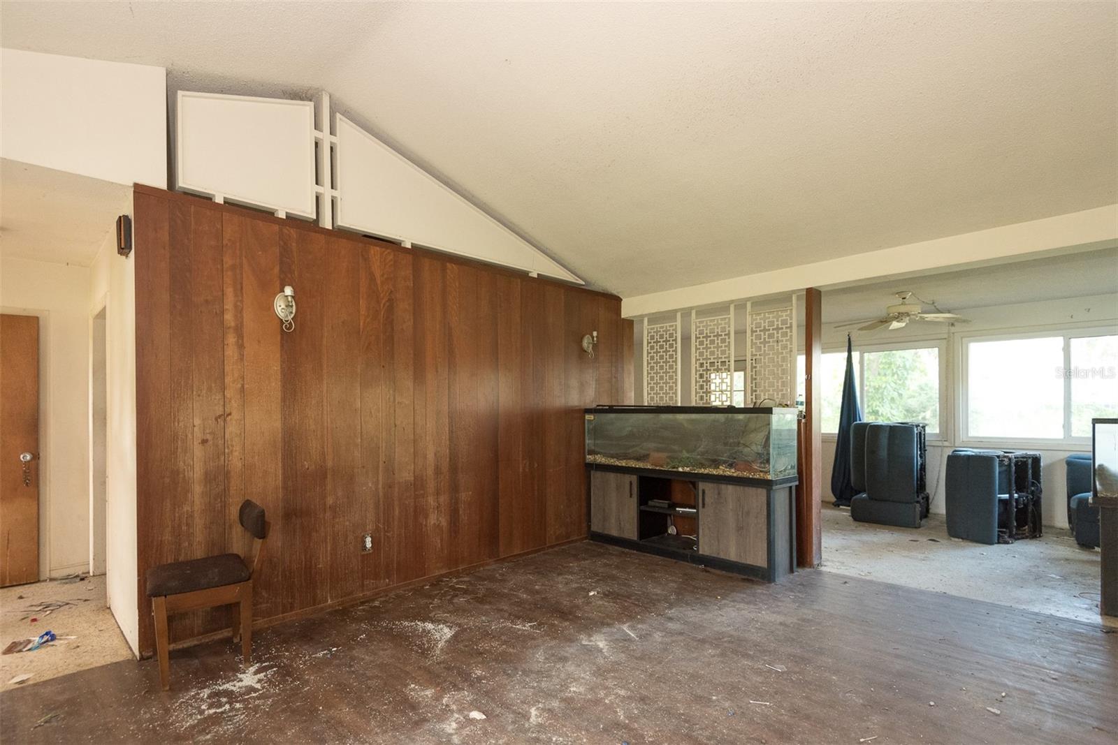 Image 12 of 43 For 840 Pineapple Road