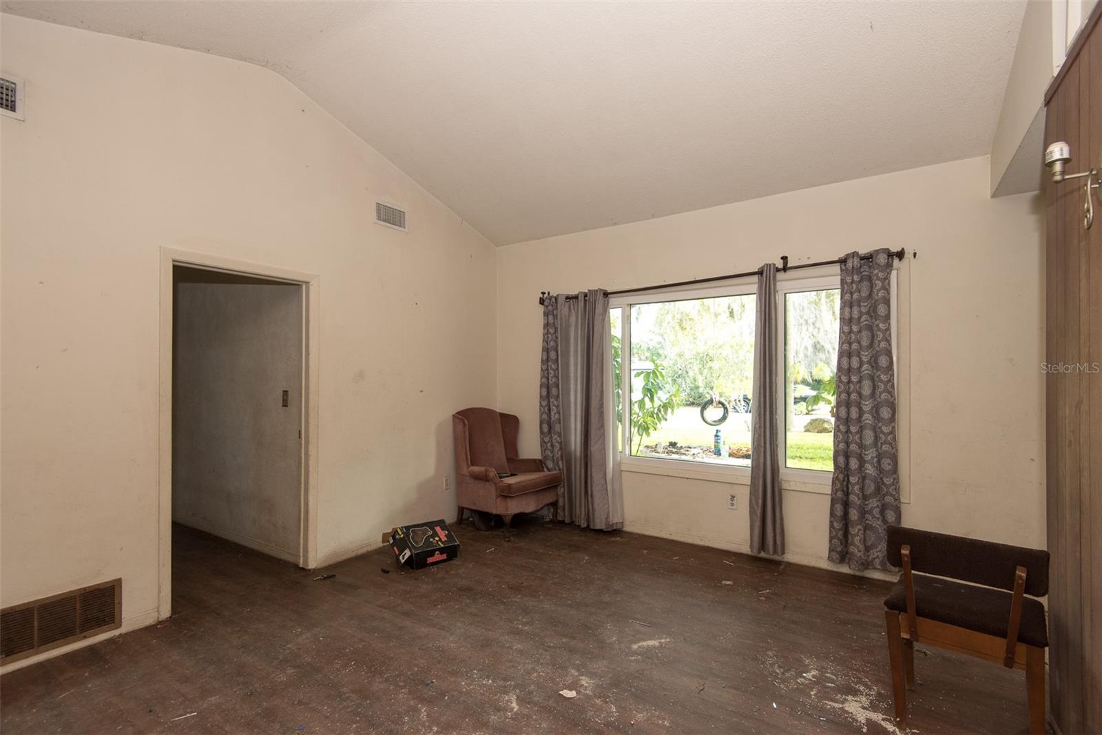 Image 14 of 43 For 840 Pineapple Road