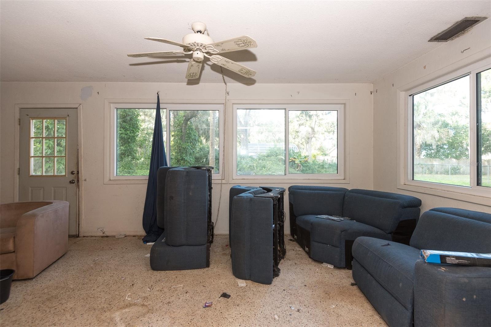 Image 15 of 43 For 840 Pineapple Road