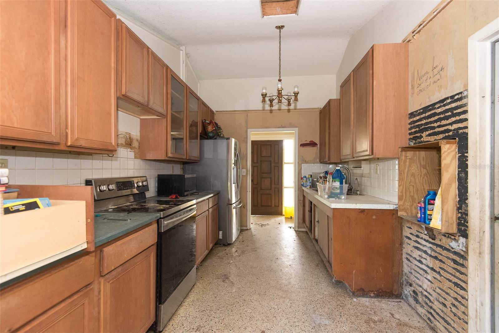 Image 18 of 43 For 840 Pineapple Road