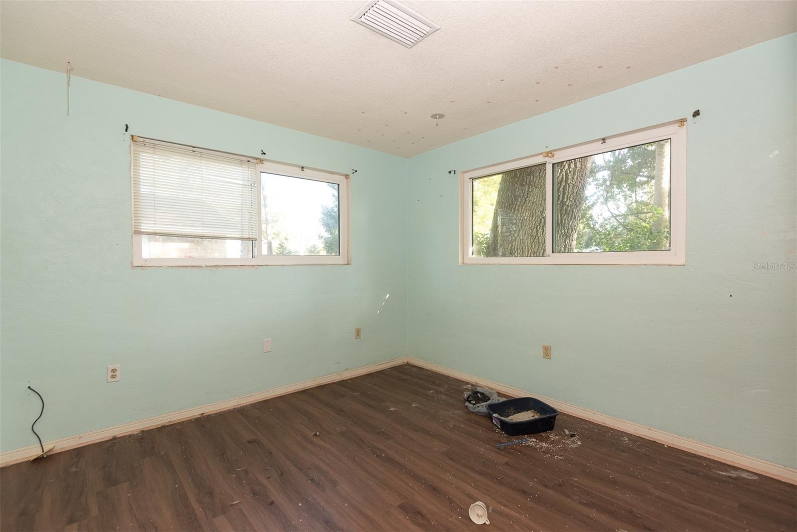 Image 31 of 43 For 840 Pineapple Road