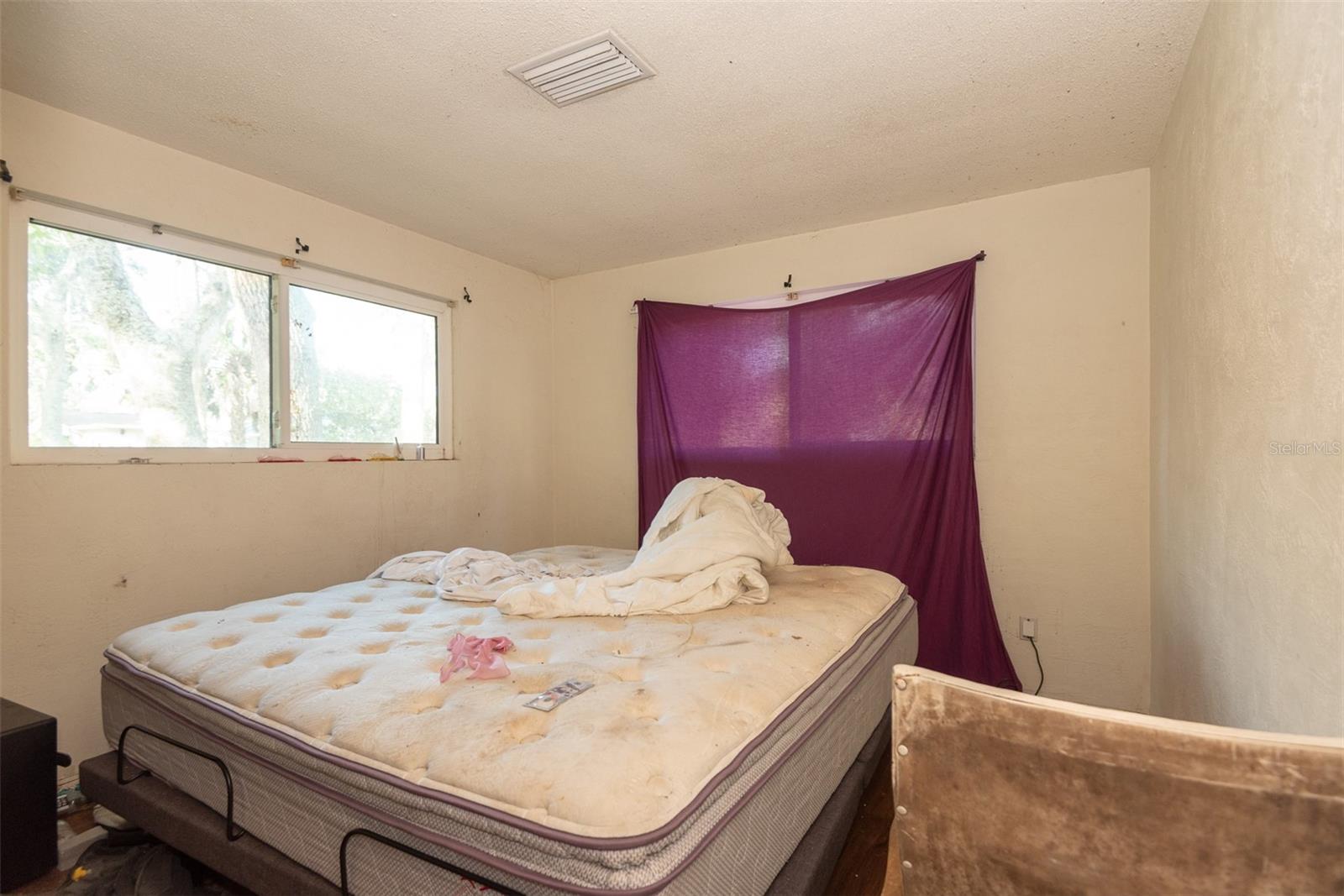 Image 34 of 43 For 840 Pineapple Road