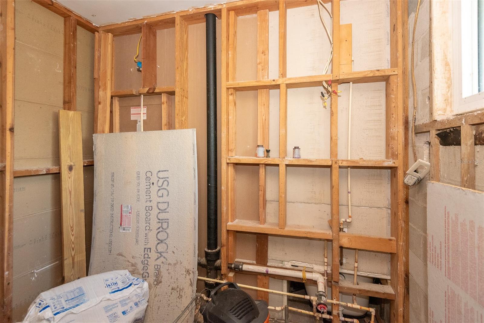 Image 35 of 43 For 840 Pineapple Road