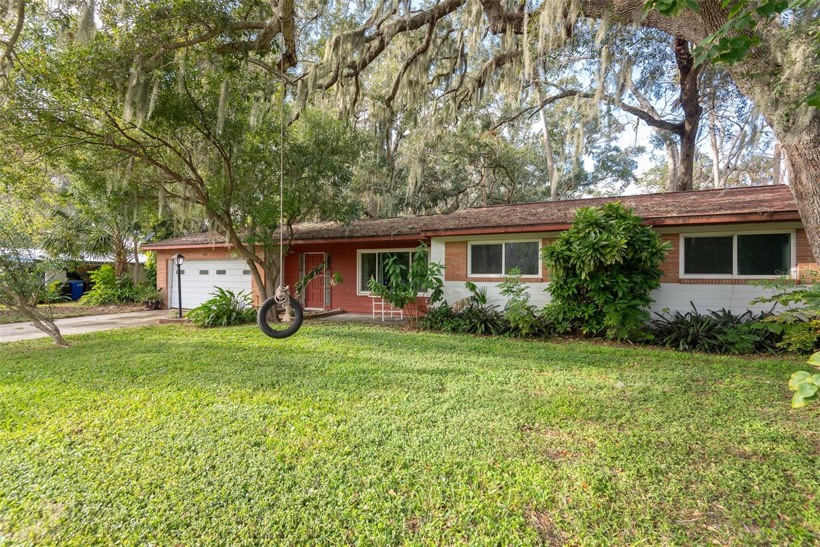 Image 5 of 43 For 840 Pineapple Road