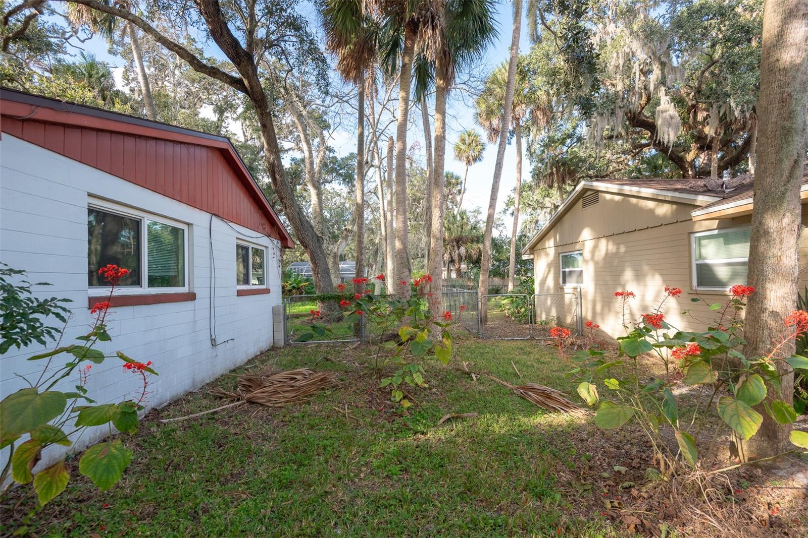 Image 7 of 43 For 840 Pineapple Road