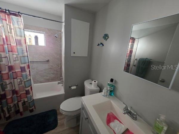 Listing photo id 4 for 2331 Baron Drive