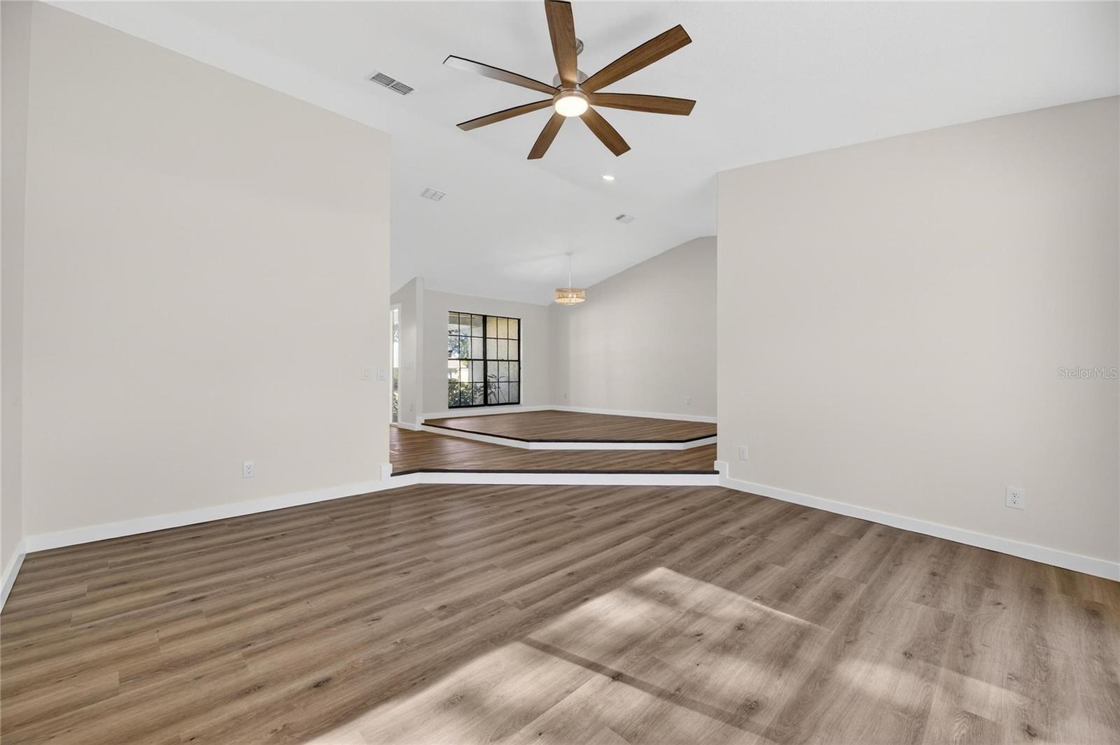 Image 31 of 77 For 511 Sportsman Park Drive