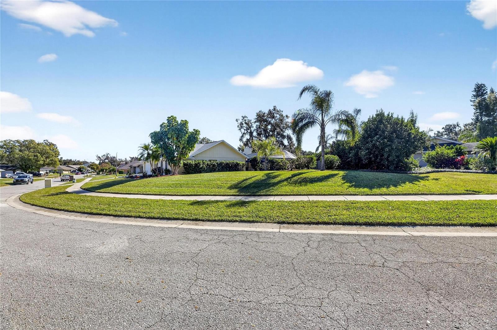 Image 9 of 77 For 511 Sportsman Park Drive