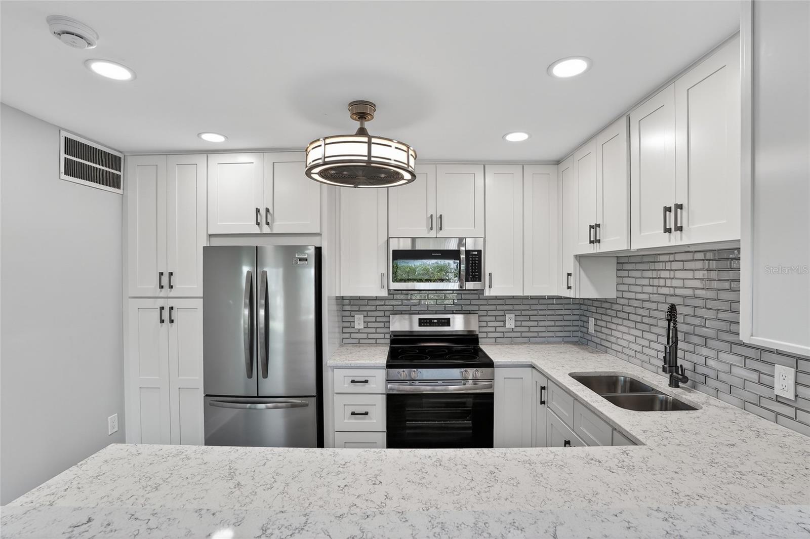 Image 11 of 36 For 1401 Gulf Boulevard 102