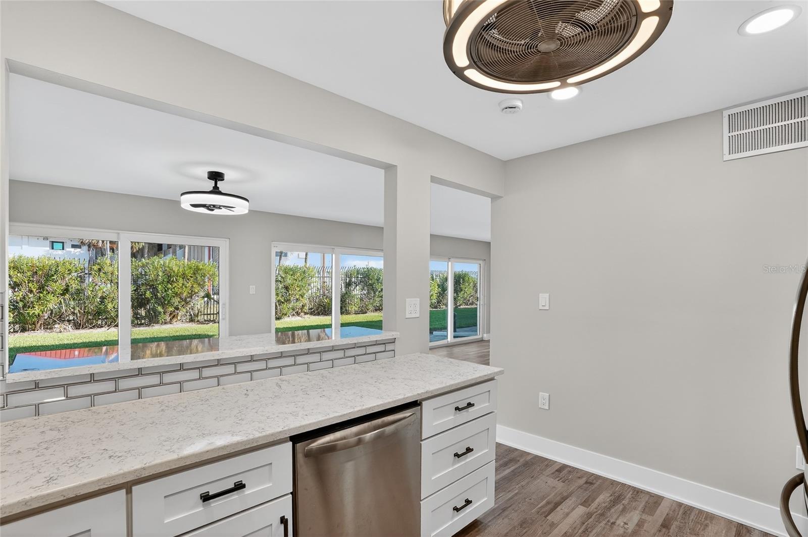 Image 14 of 36 For 1401 Gulf Boulevard 102