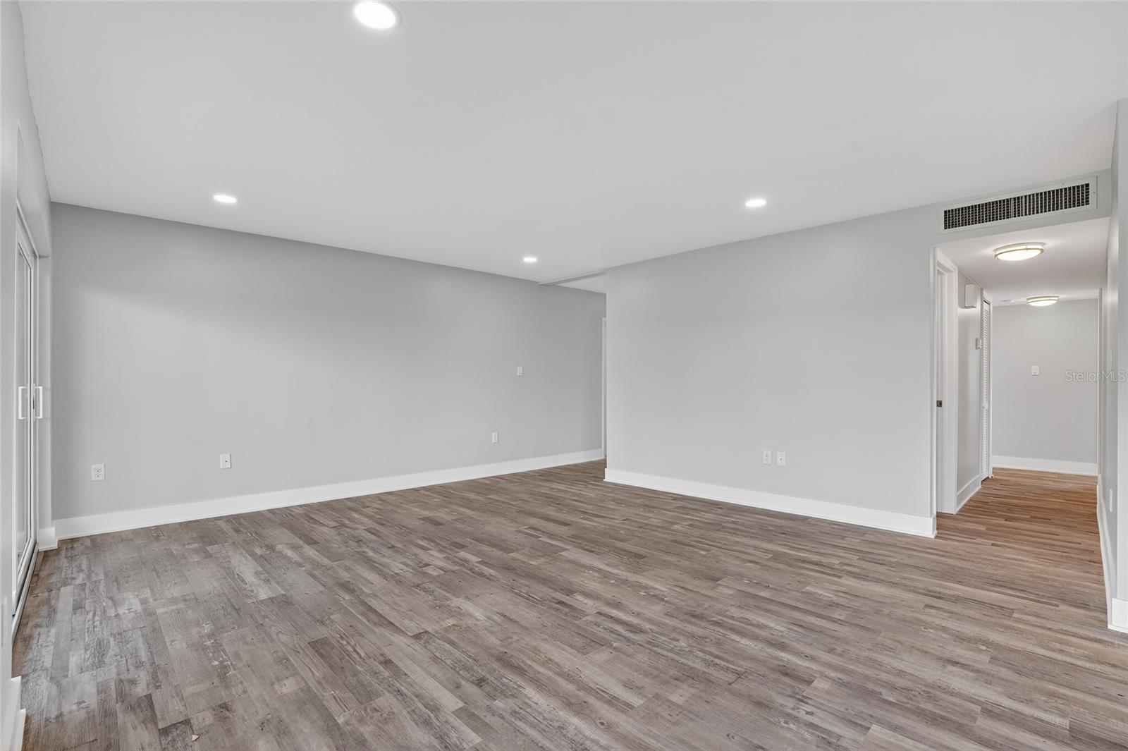 Image 7 of 36 For 1401 Gulf Boulevard 102