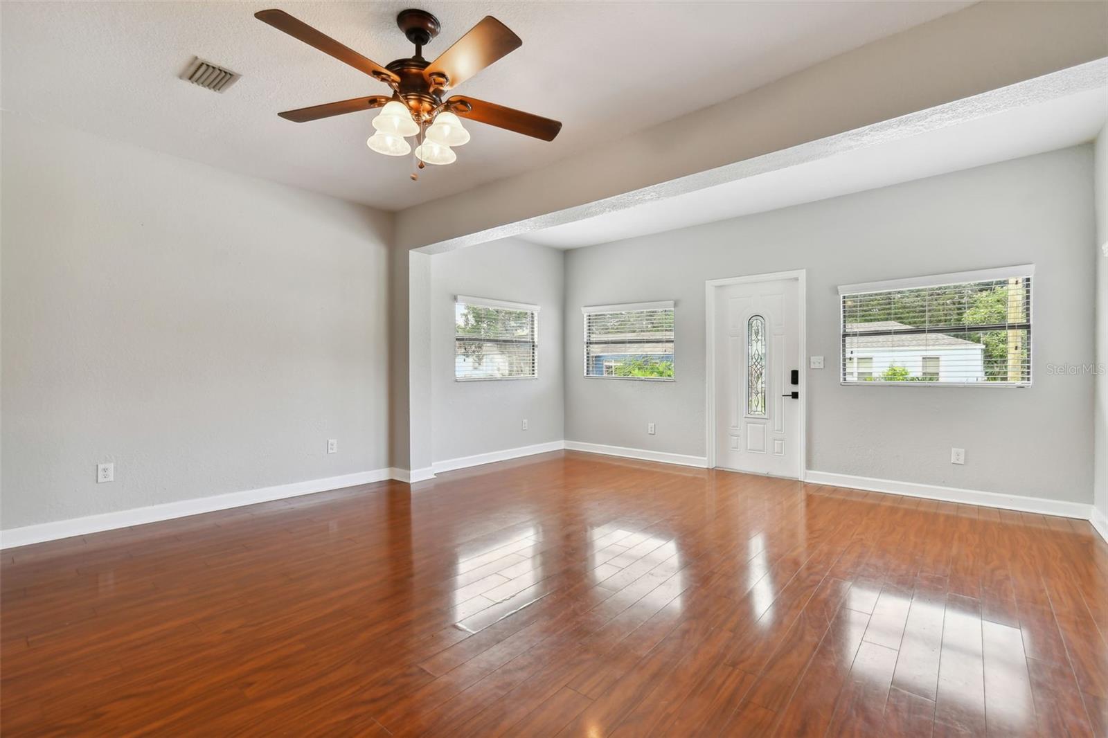 Image 3 of 27 For 3901 Ola Avenue