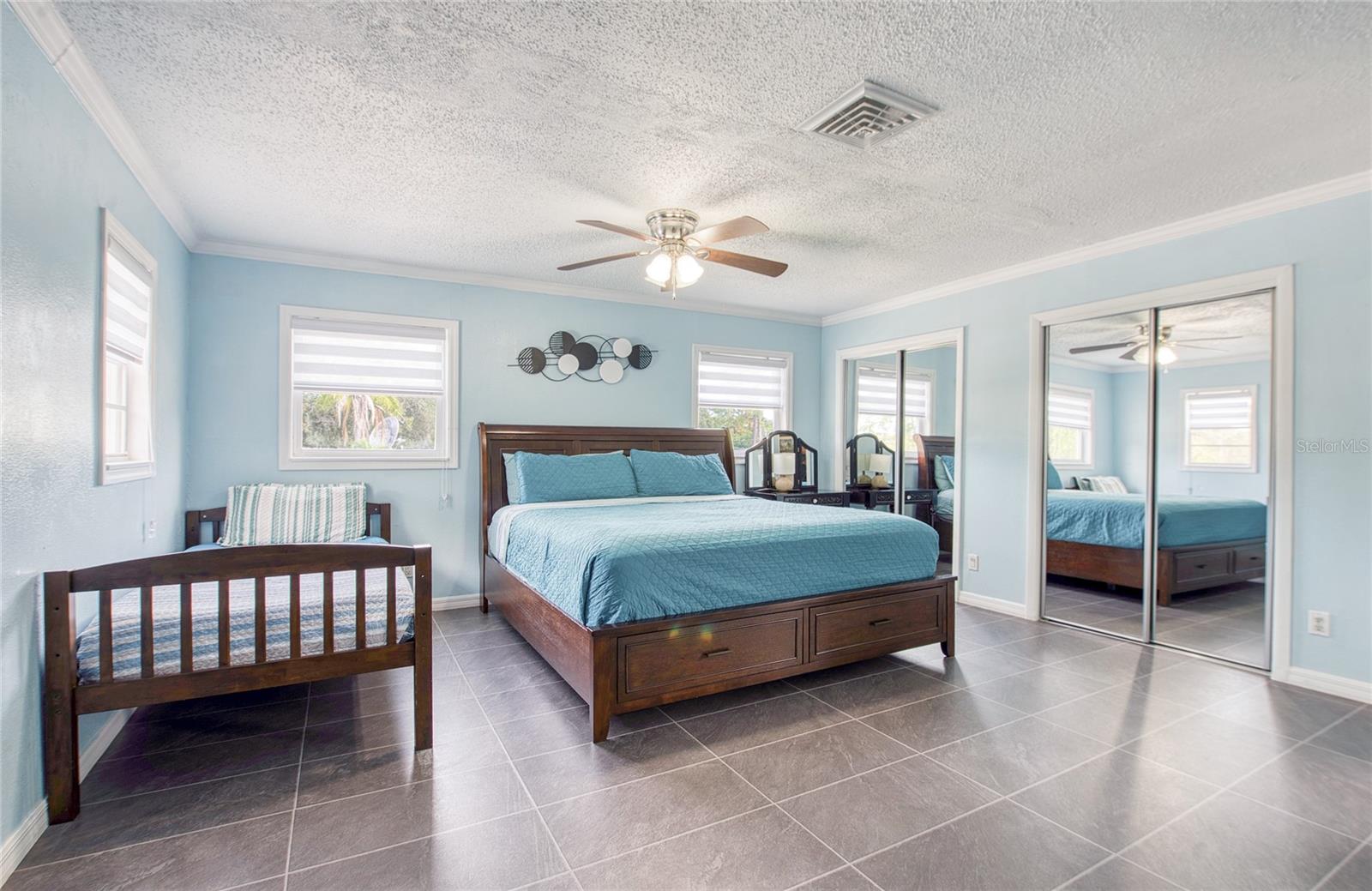 Image 20 of 42 For 6724 77th Avenue N