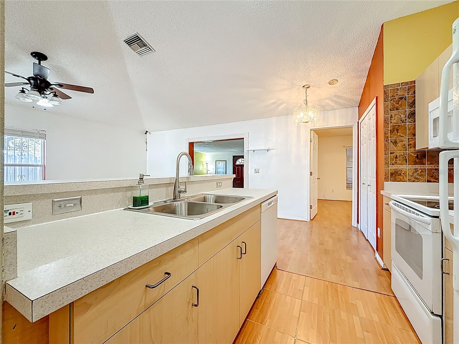 Image 16 of 61 For 1926 29th Avenue N