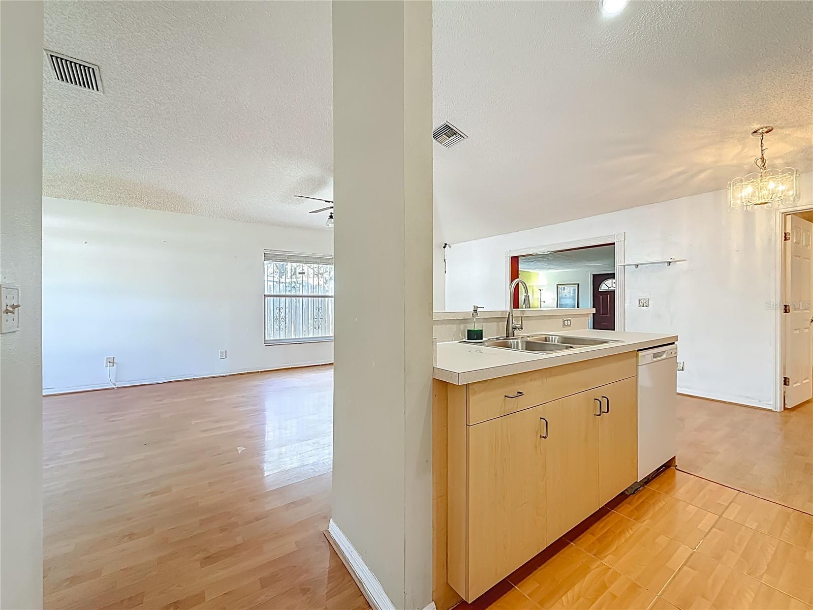 Image 17 of 61 For 1926 29th Avenue N