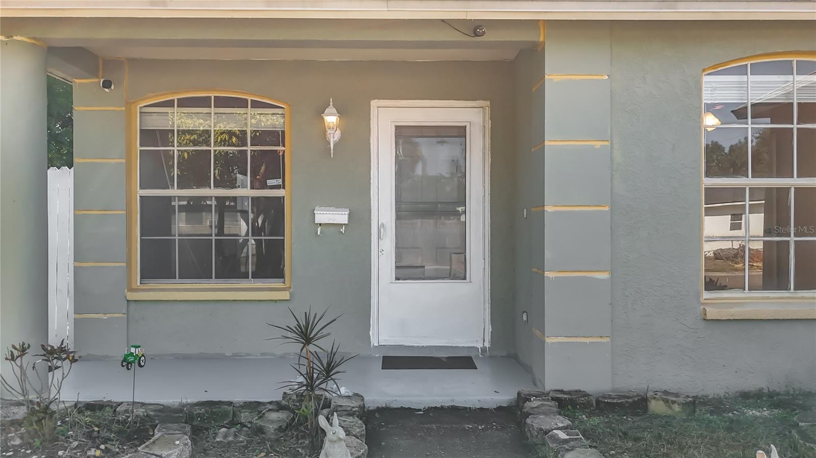 Image 2 of 61 For 1926 29th Avenue N