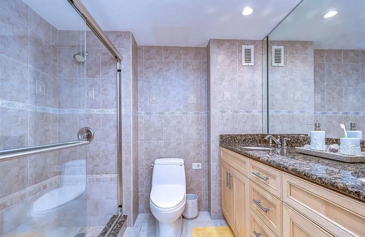 Image 10 of 12 For 880 Mandalay Avenue C410