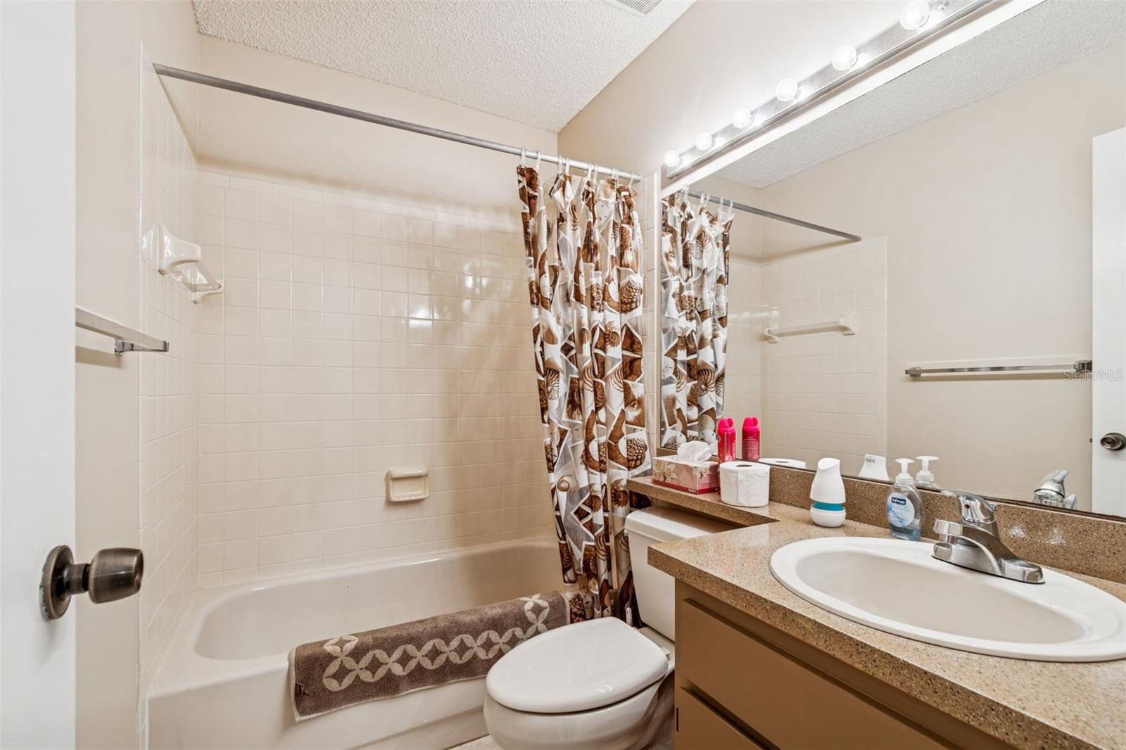 Image 19 of 61 For 3121 Beecher Drive E A