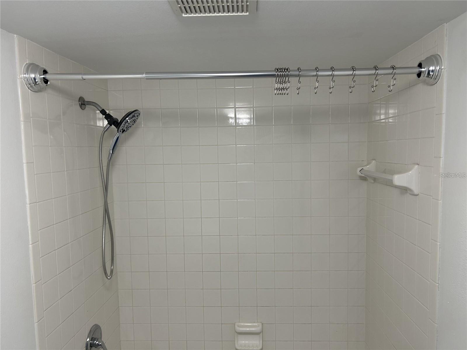 Image 20 of 45 For 3002 Cleveland Street B7