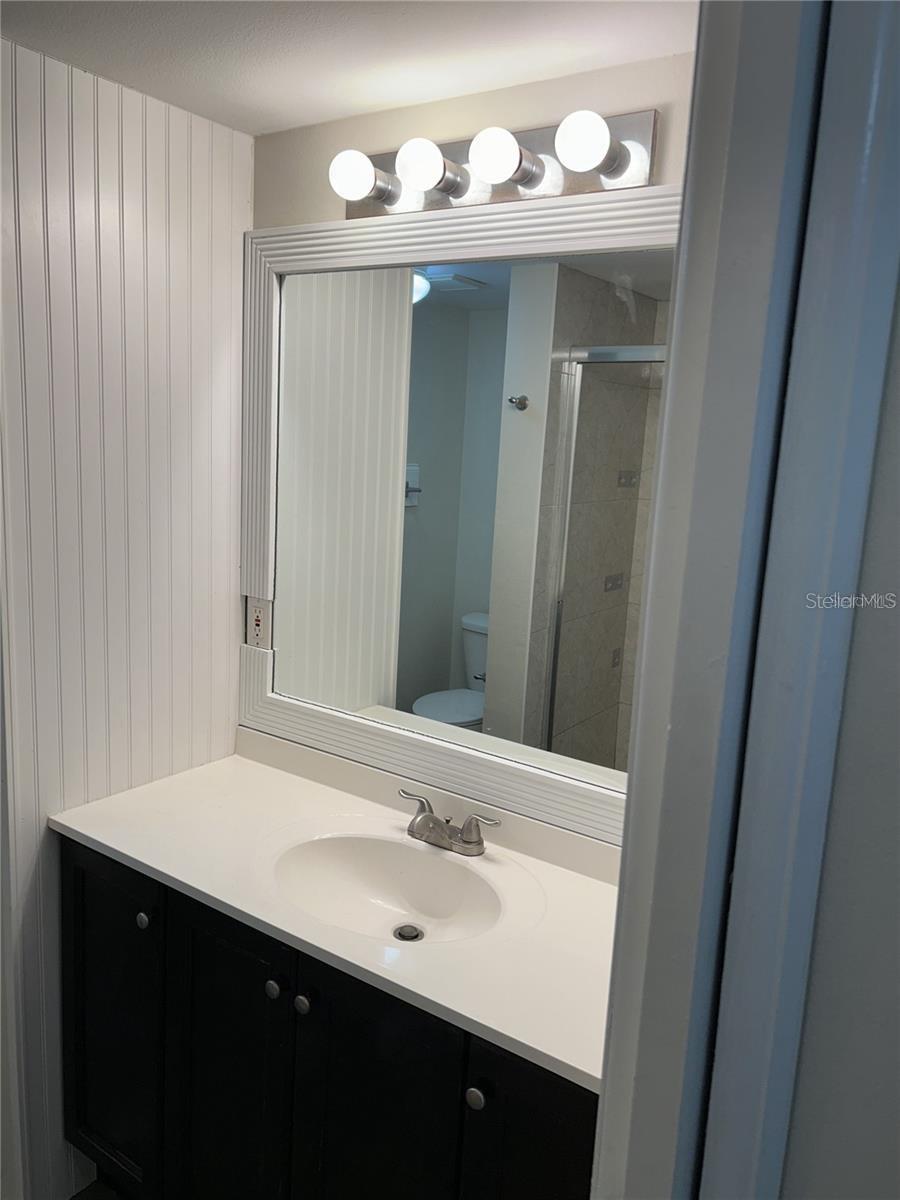 Image 33 of 45 For 3002 Cleveland Street B7