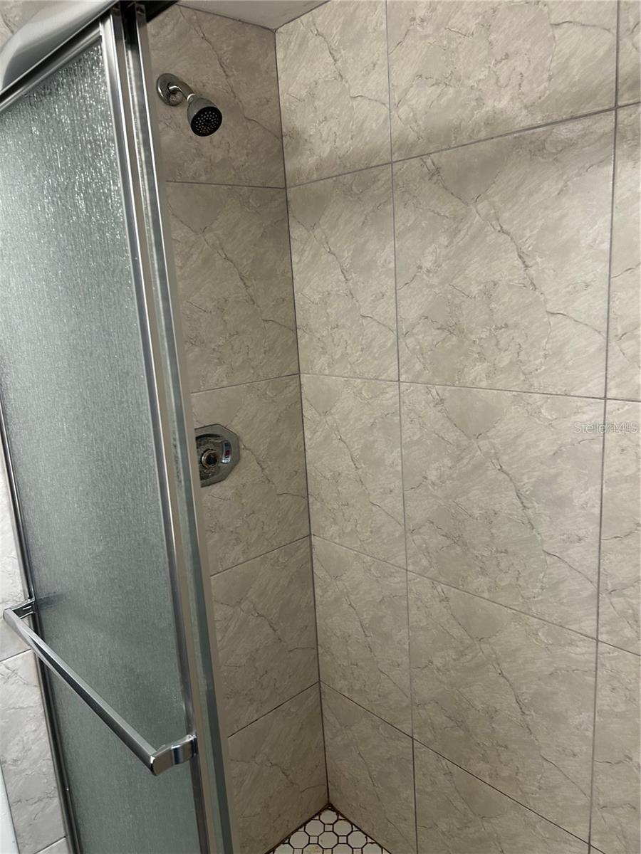 Image 36 of 45 For 3002 Cleveland Street B7