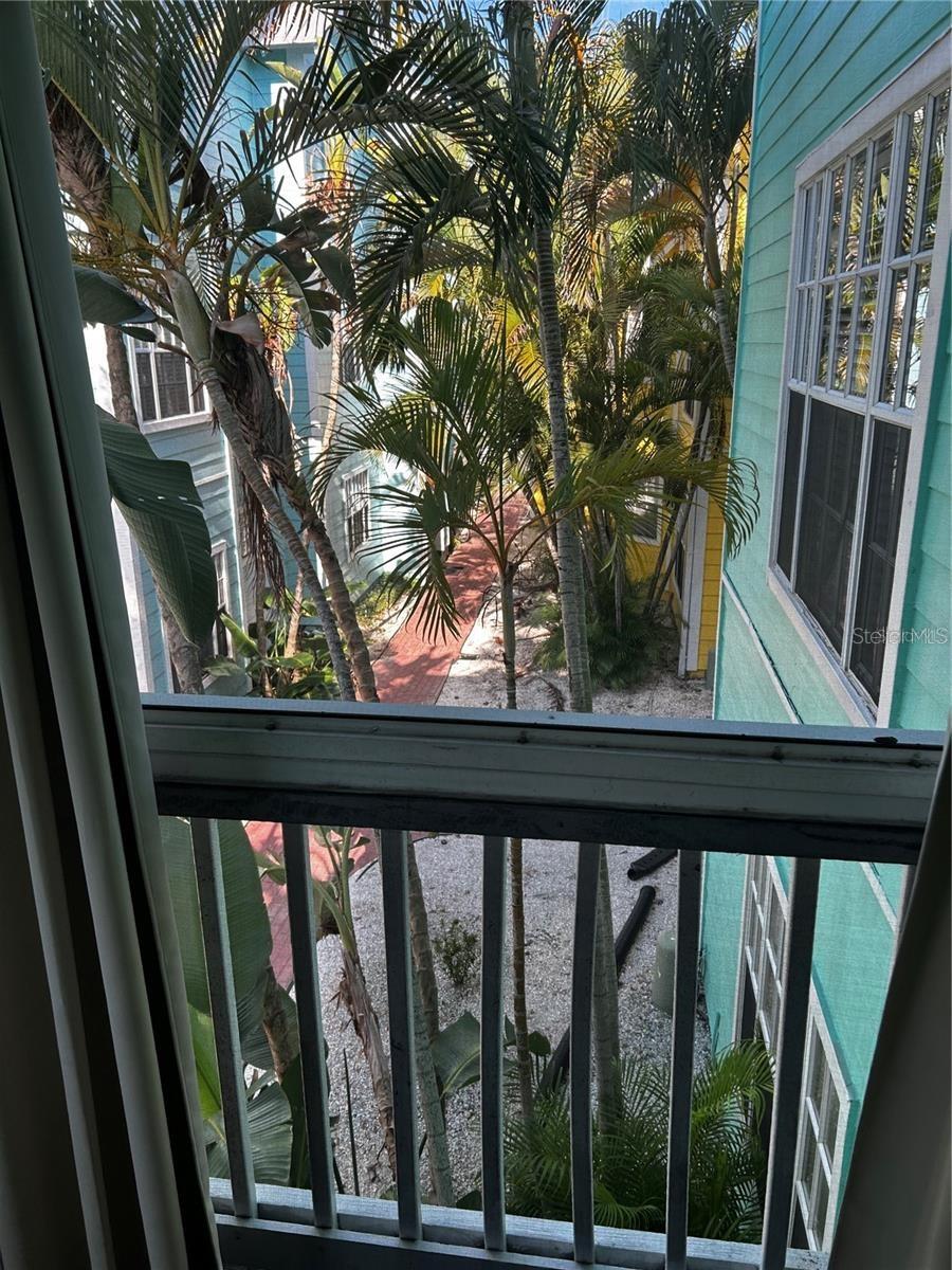 Image 40 of 45 For 3002 Cleveland Street B7