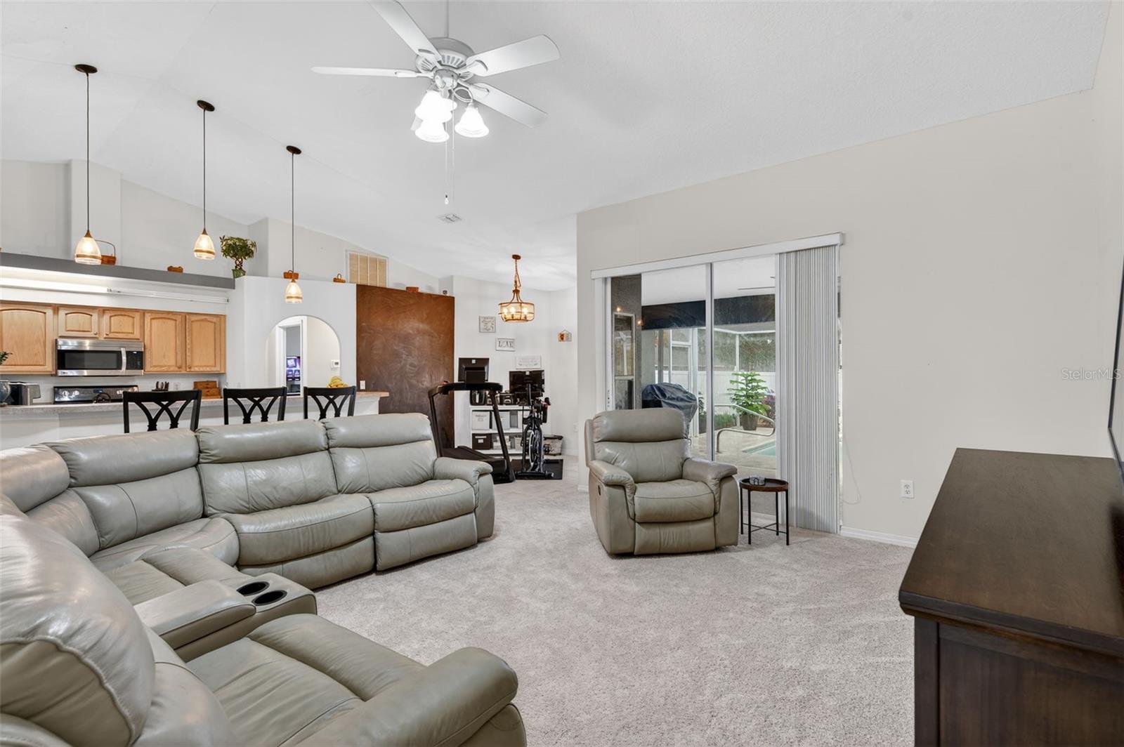 Listing photo id 8 for 4156 Candler Avenue