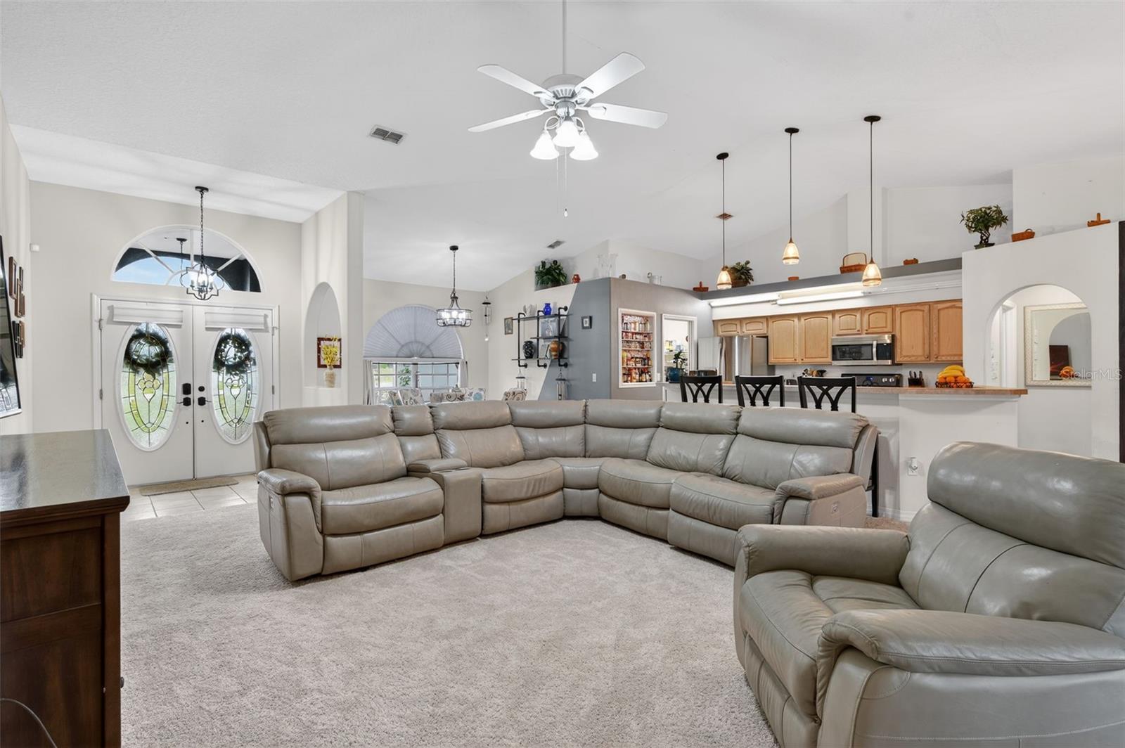 Listing photo id 9 for 4156 Candler Avenue