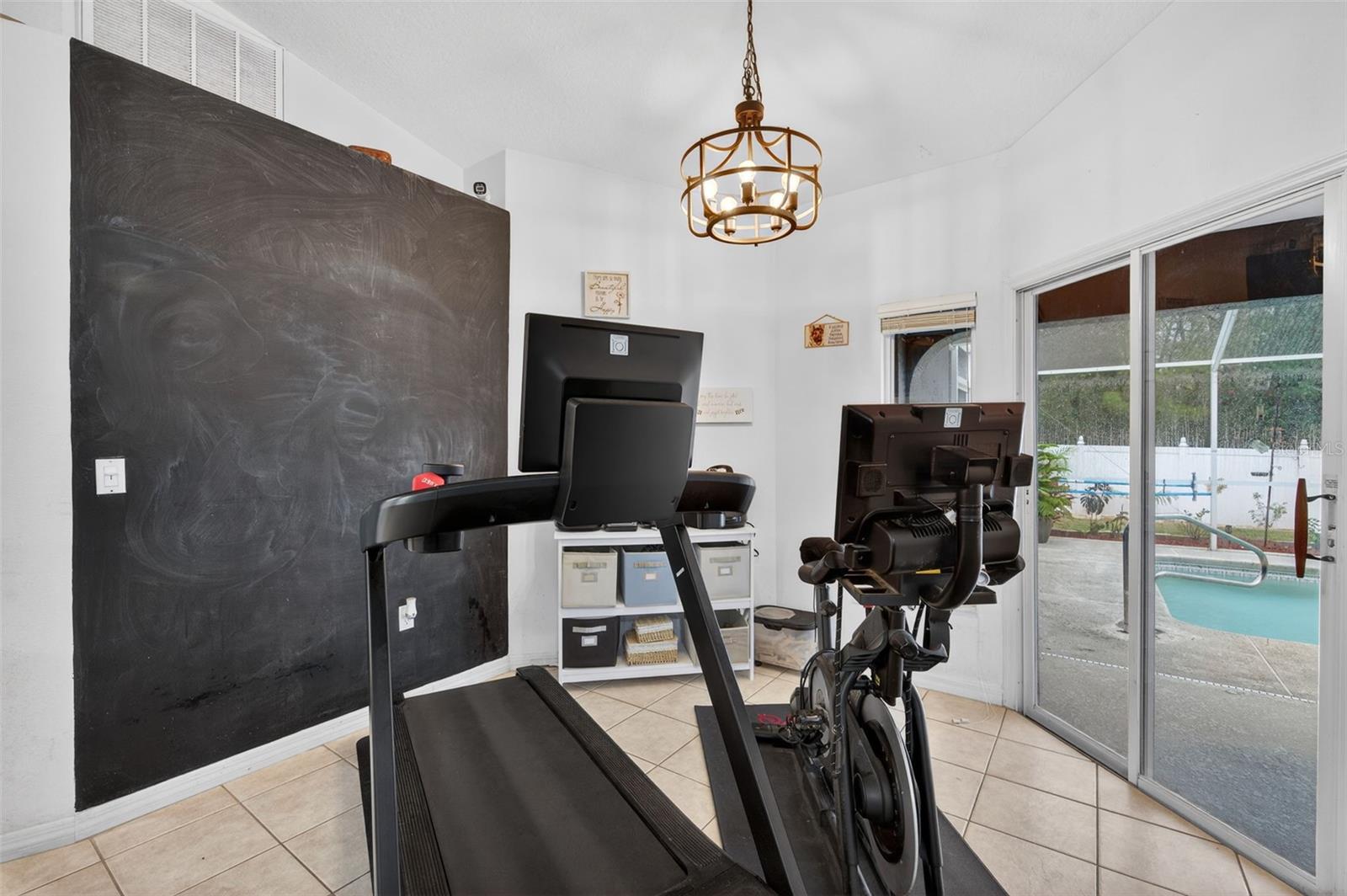 Listing photo id 11 for 4156 Candler Avenue