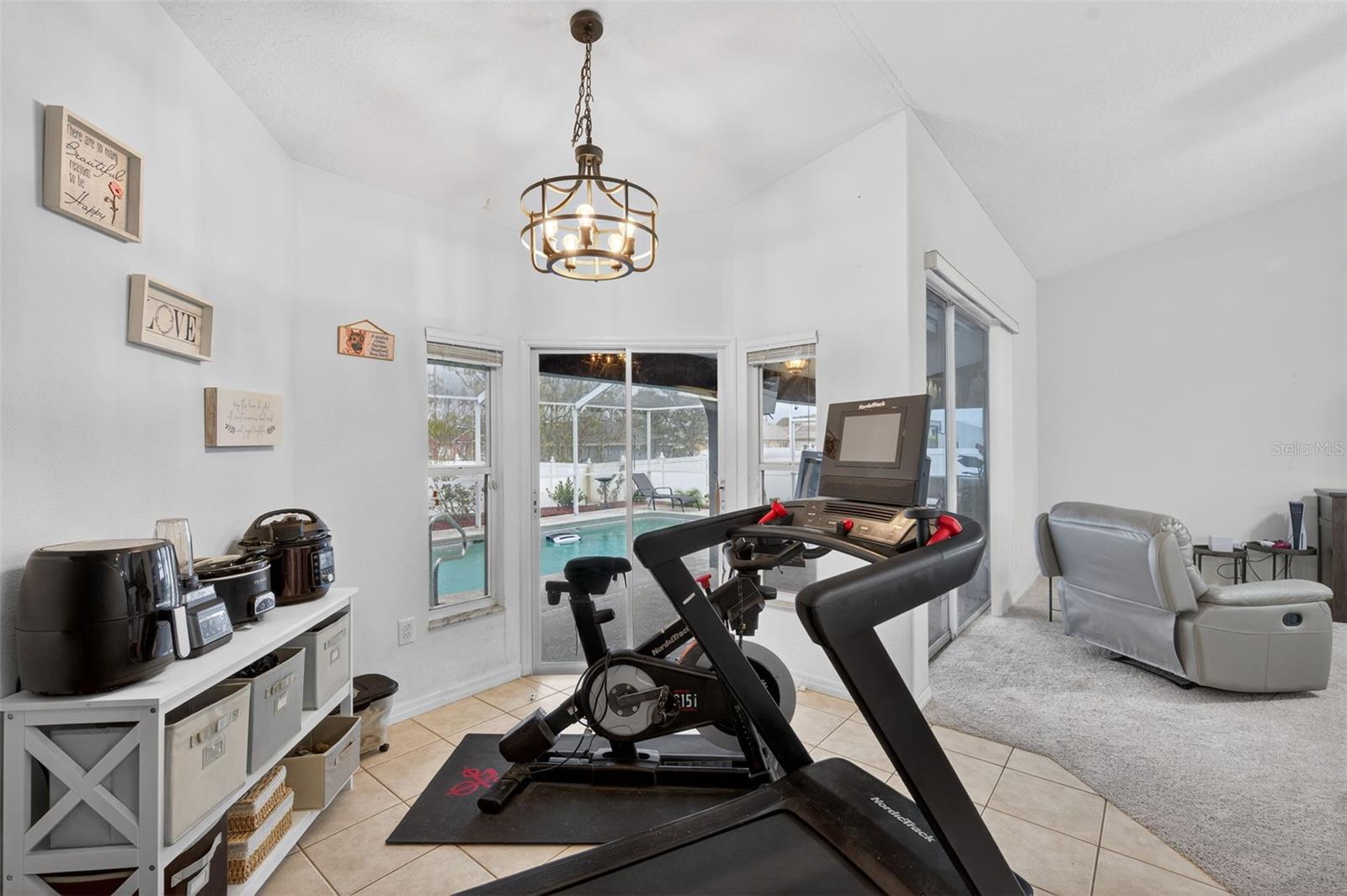 Listing photo id 12 for 4156 Candler Avenue