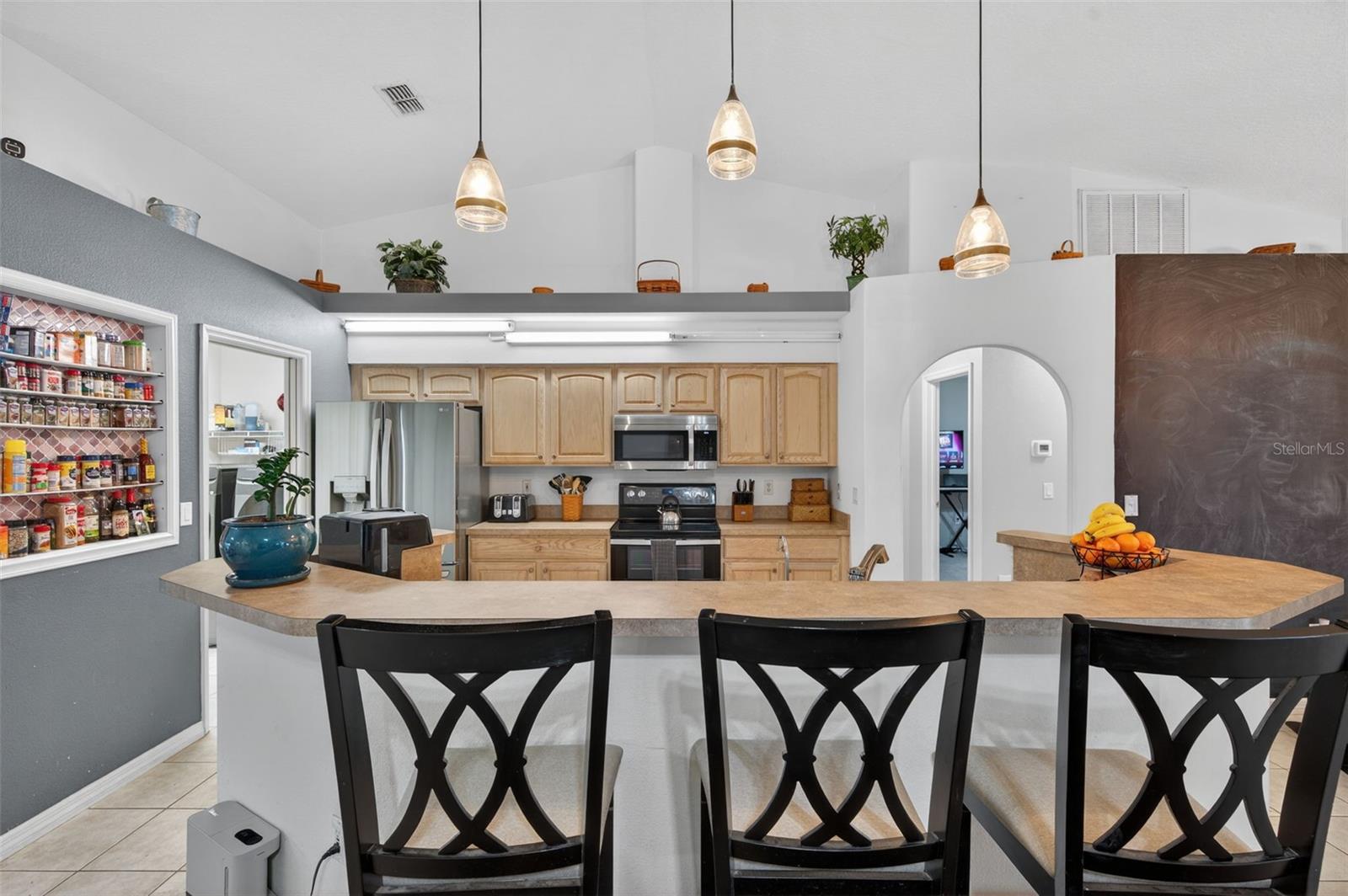 Listing photo id 15 for 4156 Candler Avenue