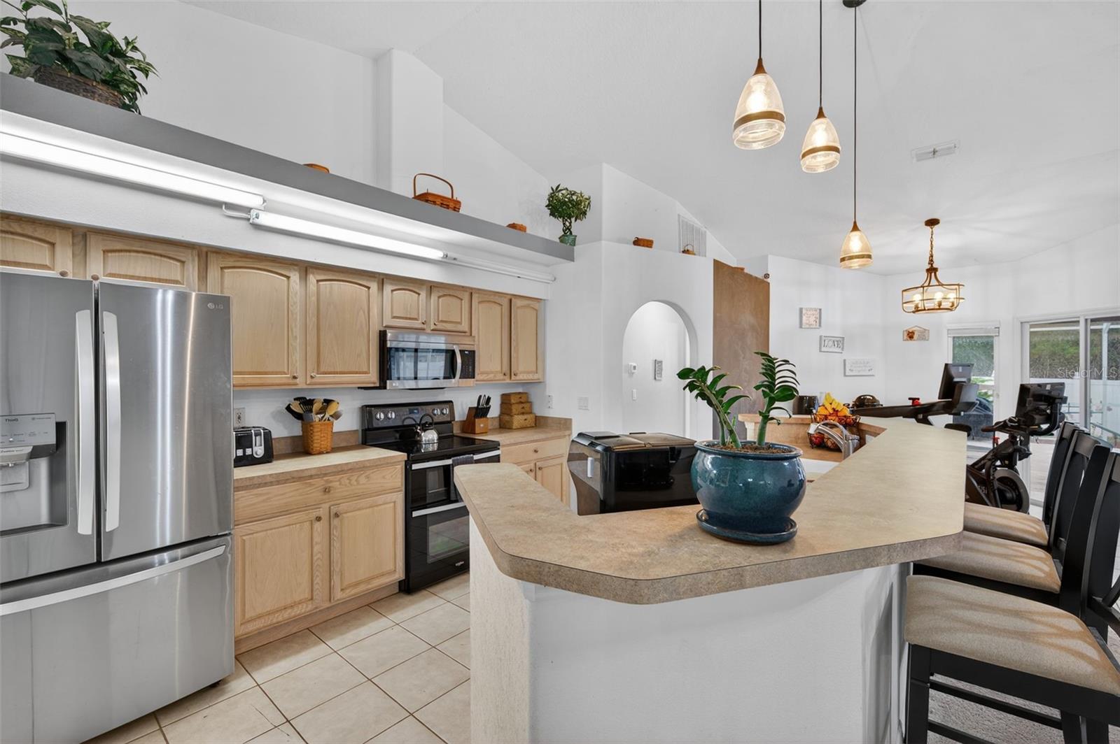 Listing photo id 16 for 4156 Candler Avenue