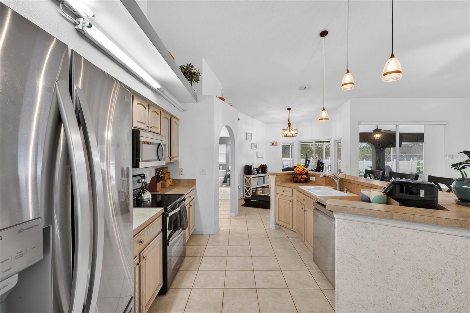 Listing photo id 17 for 4156 Candler Avenue