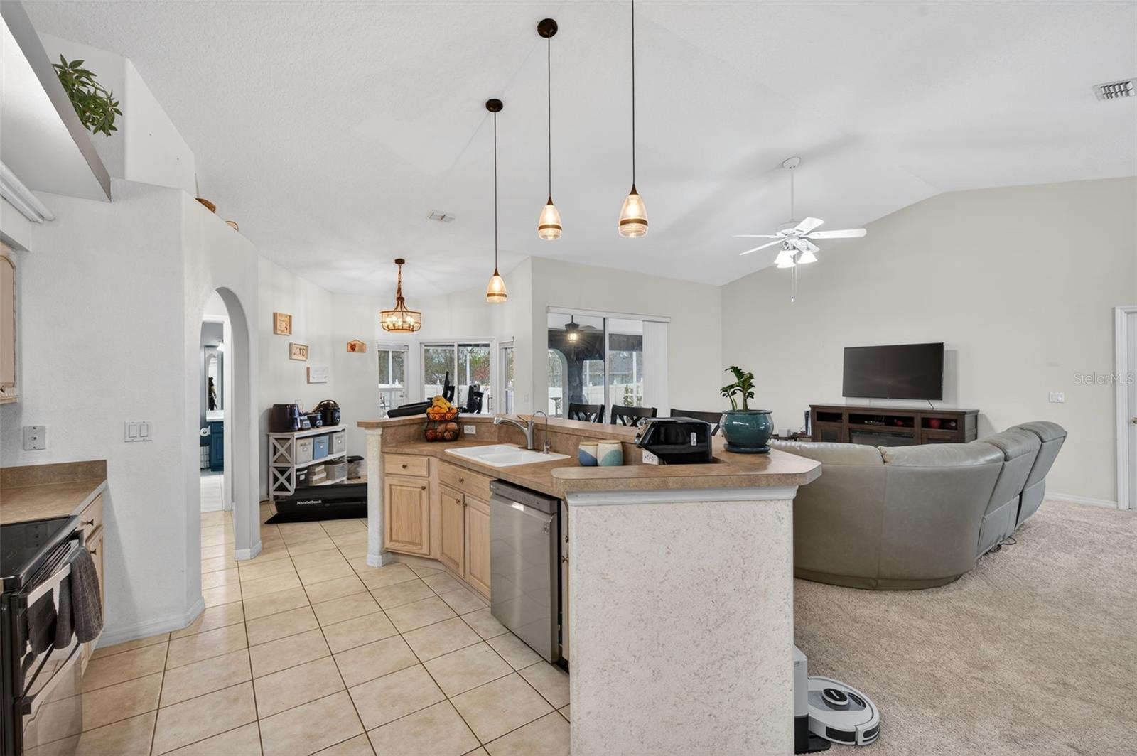 Listing photo id 18 for 4156 Candler Avenue