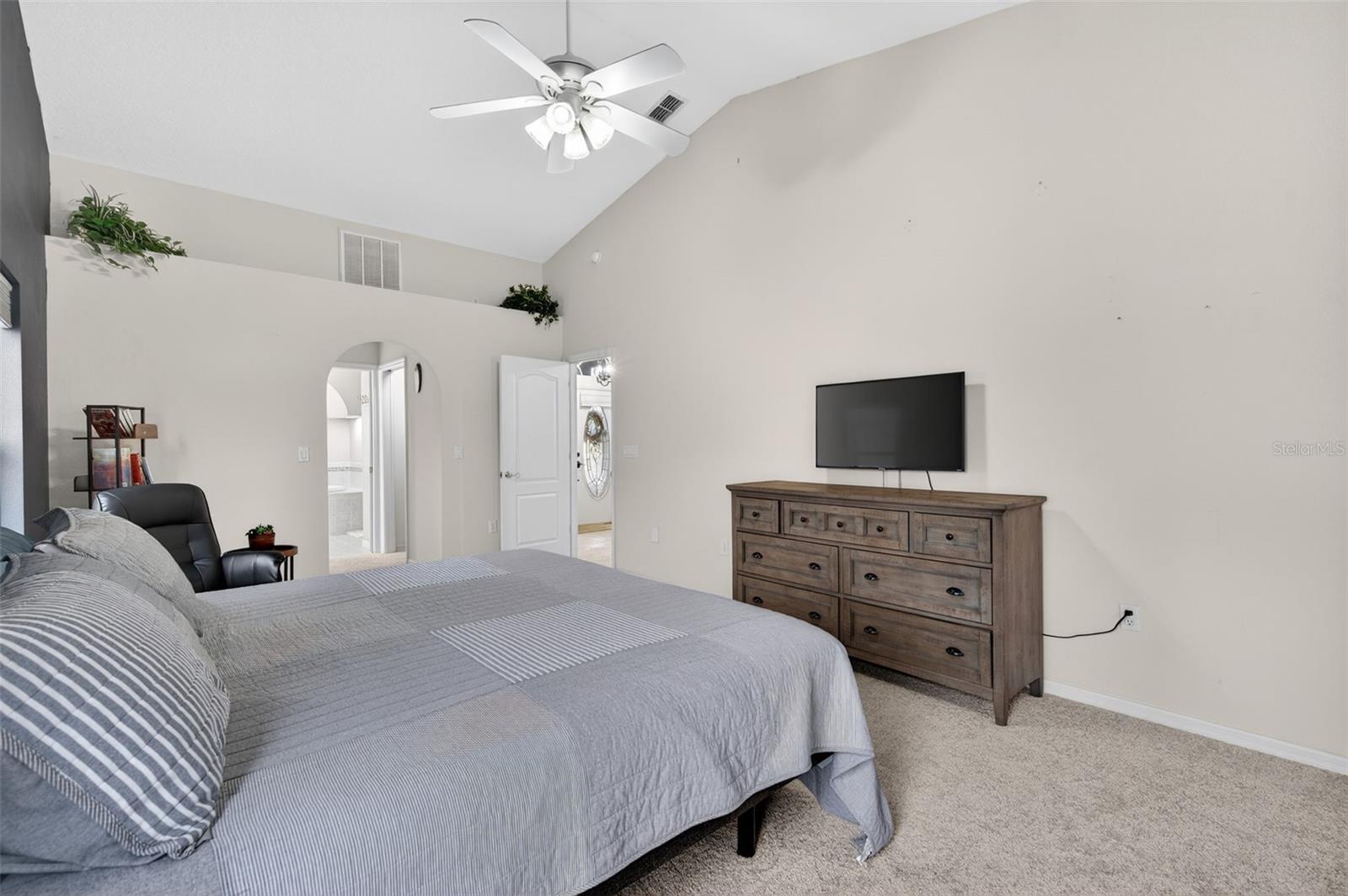 Listing photo id 24 for 4156 Candler Avenue