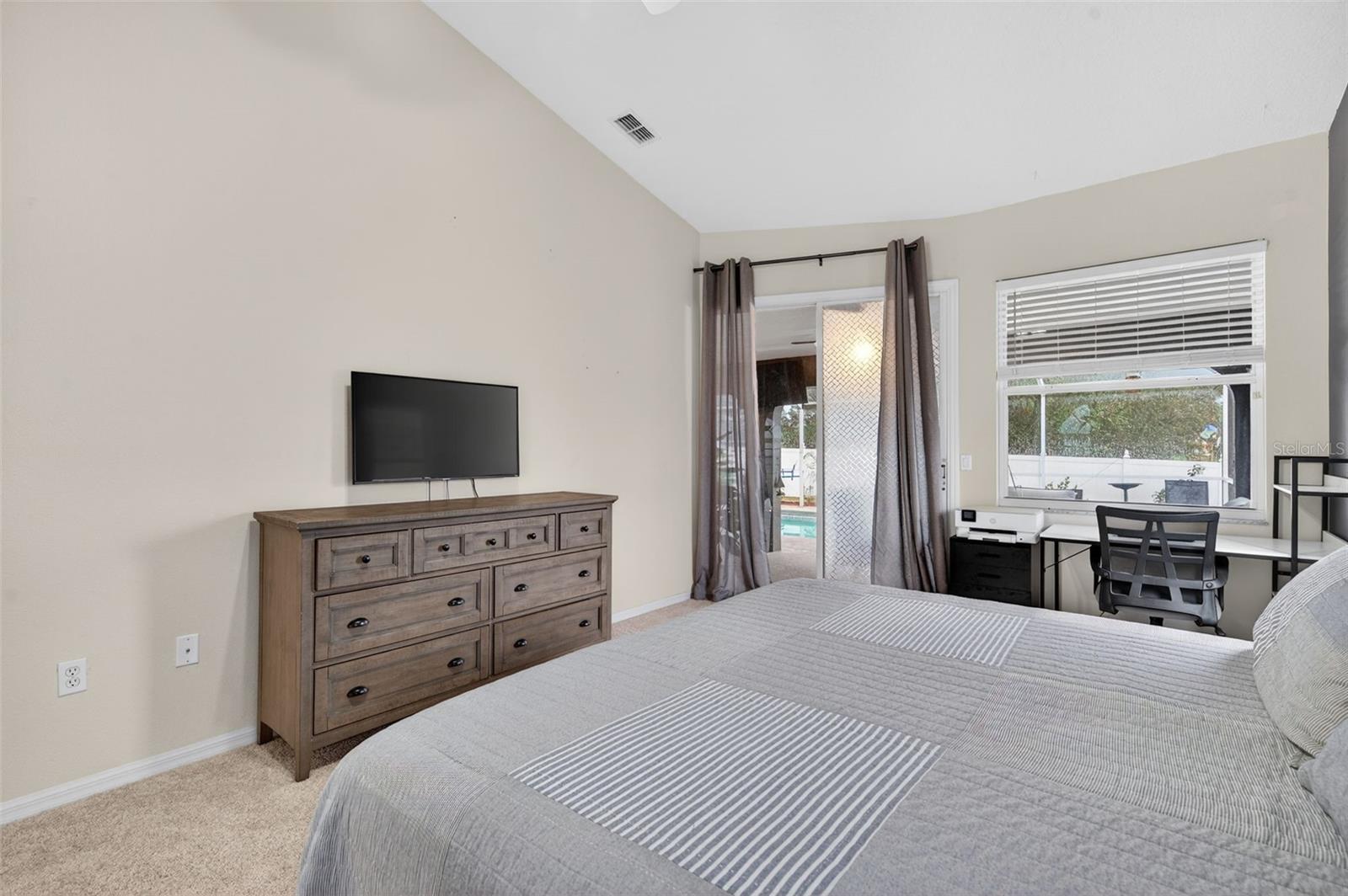 Listing photo id 25 for 4156 Candler Avenue