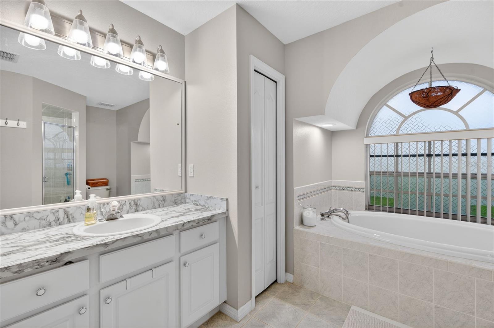 Listing photo id 28 for 4156 Candler Avenue