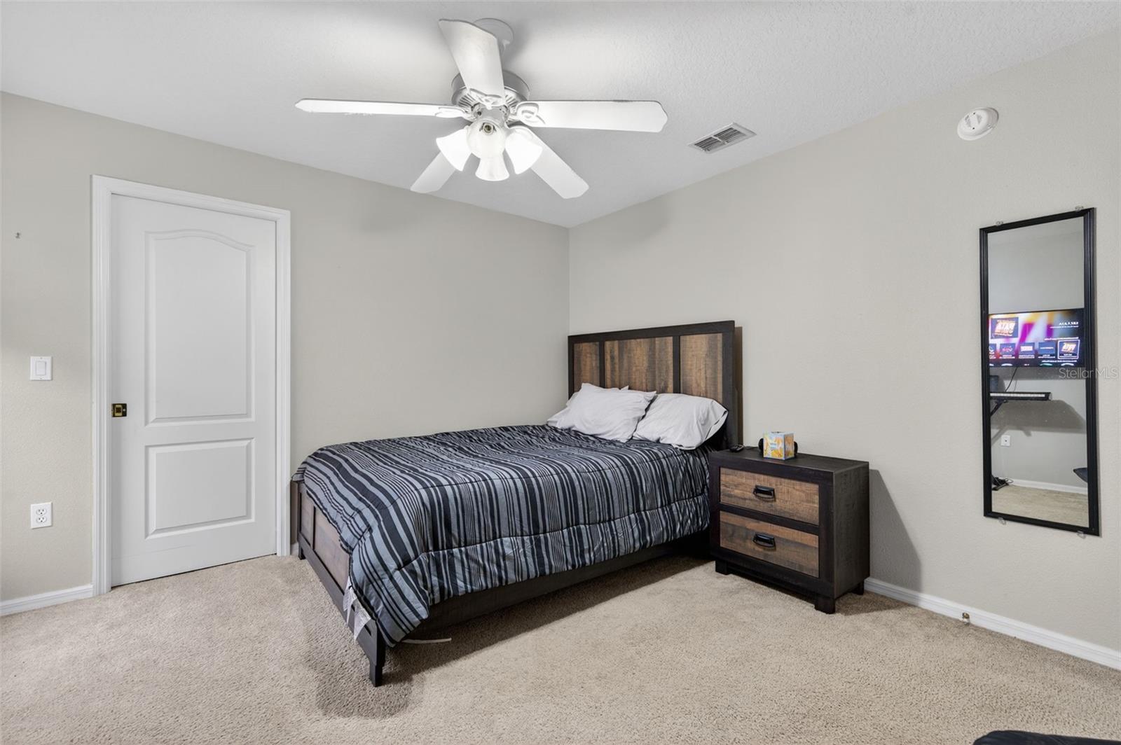 Listing photo id 32 for 4156 Candler Avenue