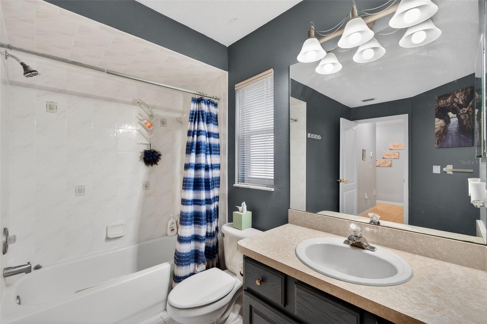 Listing photo id 34 for 4156 Candler Avenue