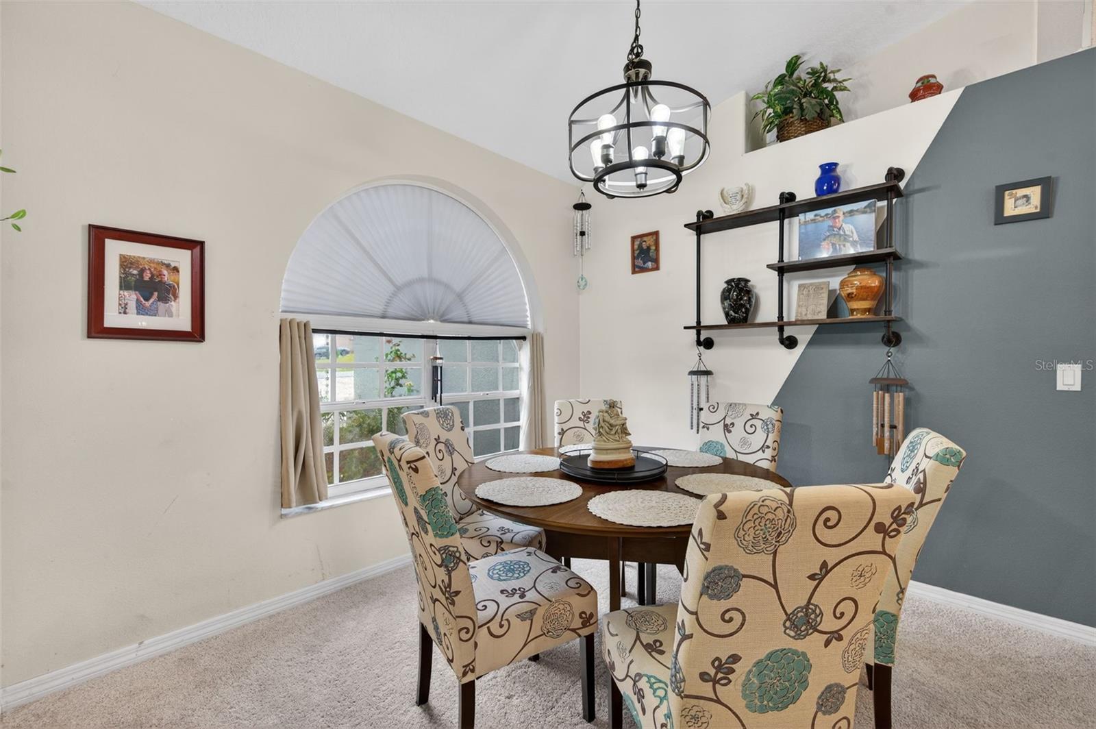 Listing photo id 3 for 4156 Candler Avenue