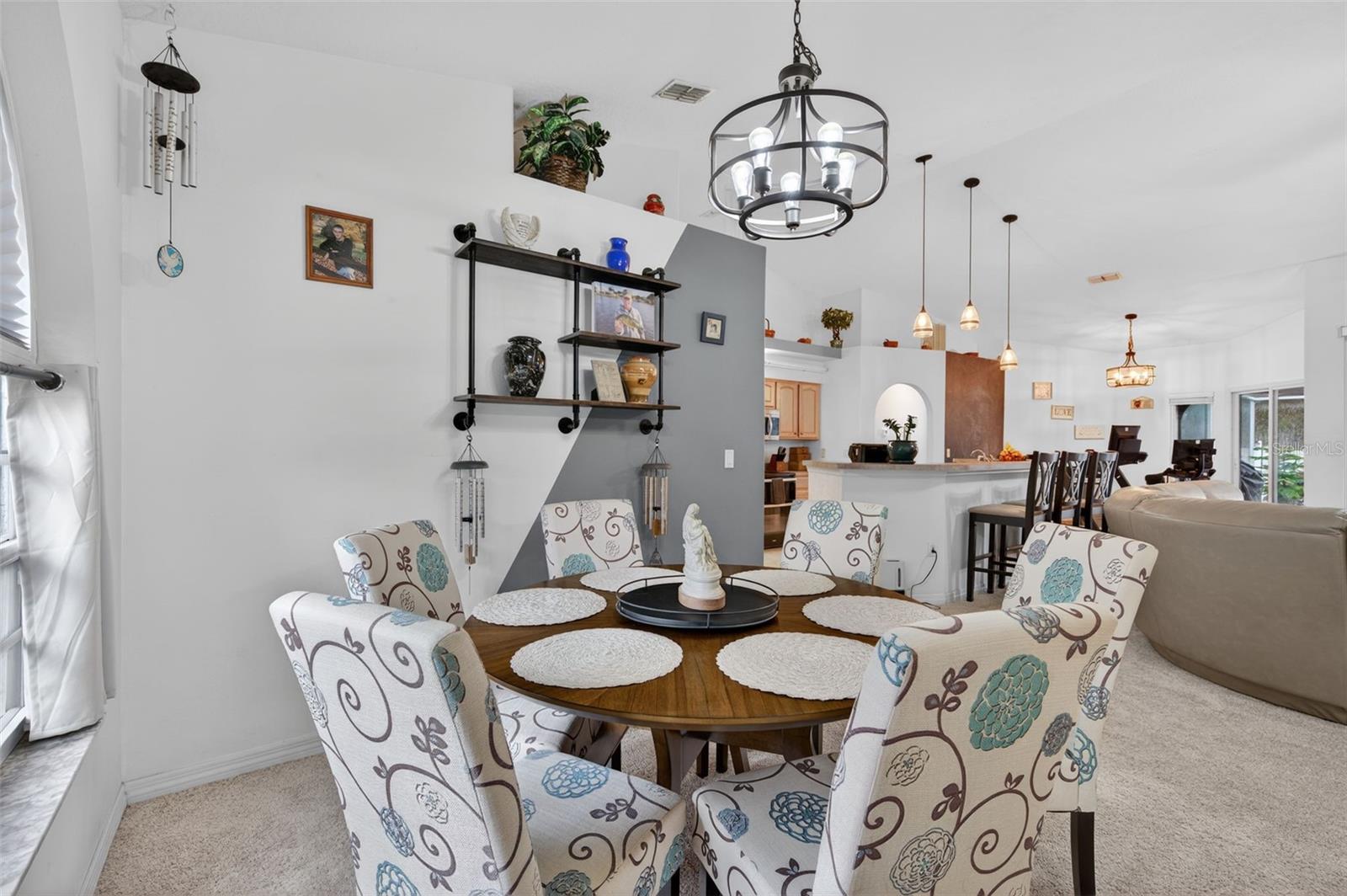 Listing photo id 4 for 4156 Candler Avenue