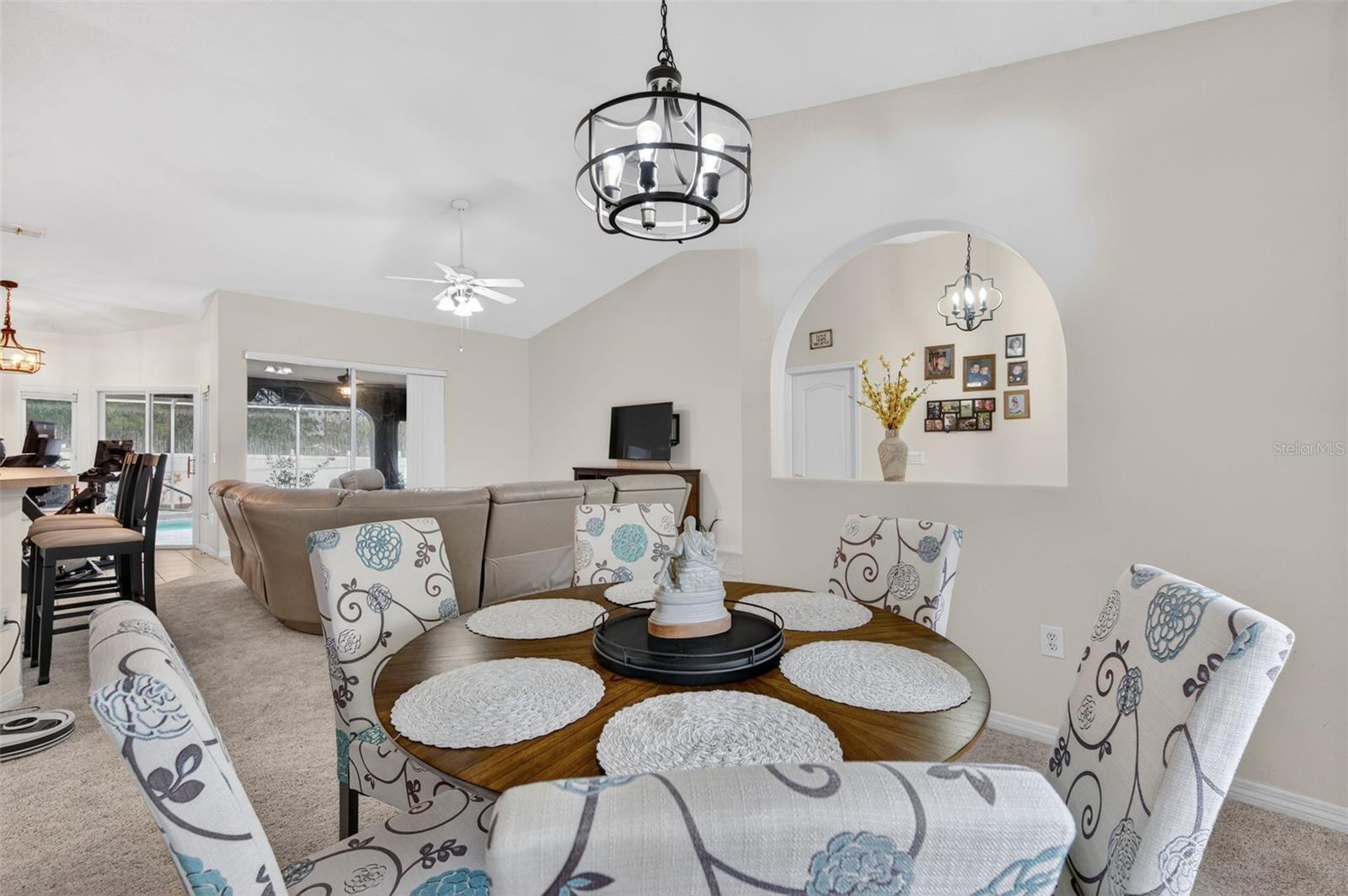 Listing photo id 5 for 4156 Candler Avenue