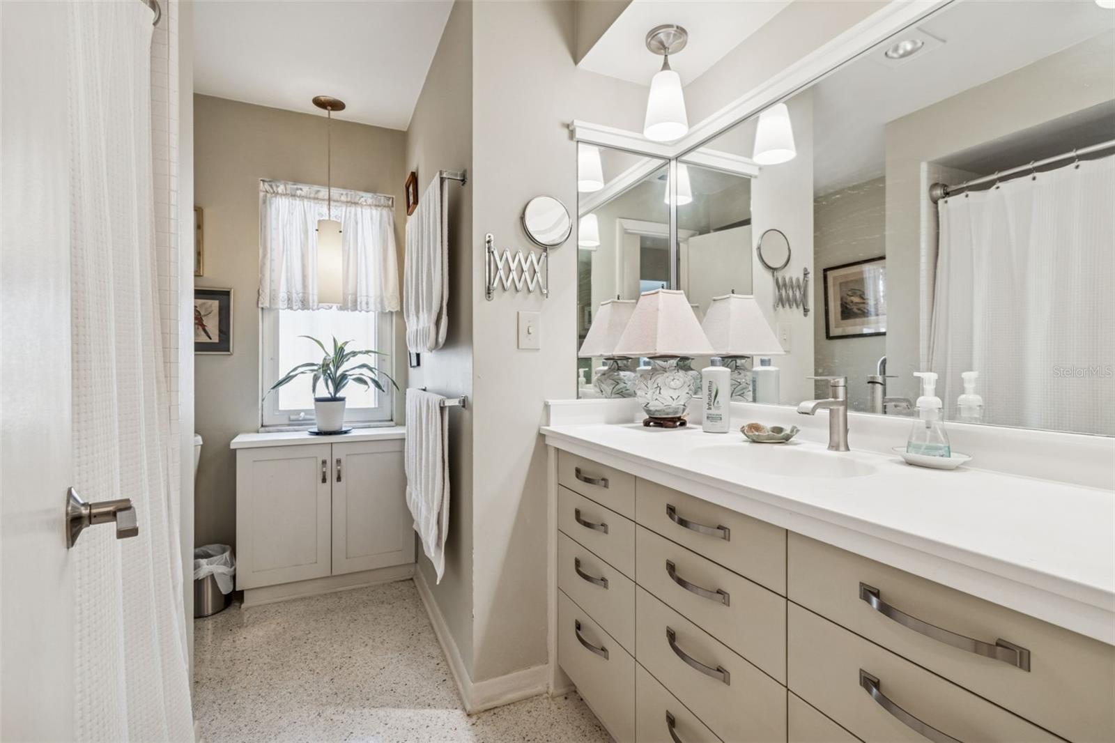 Image 31 of 66 For 1399 Embassy Drive