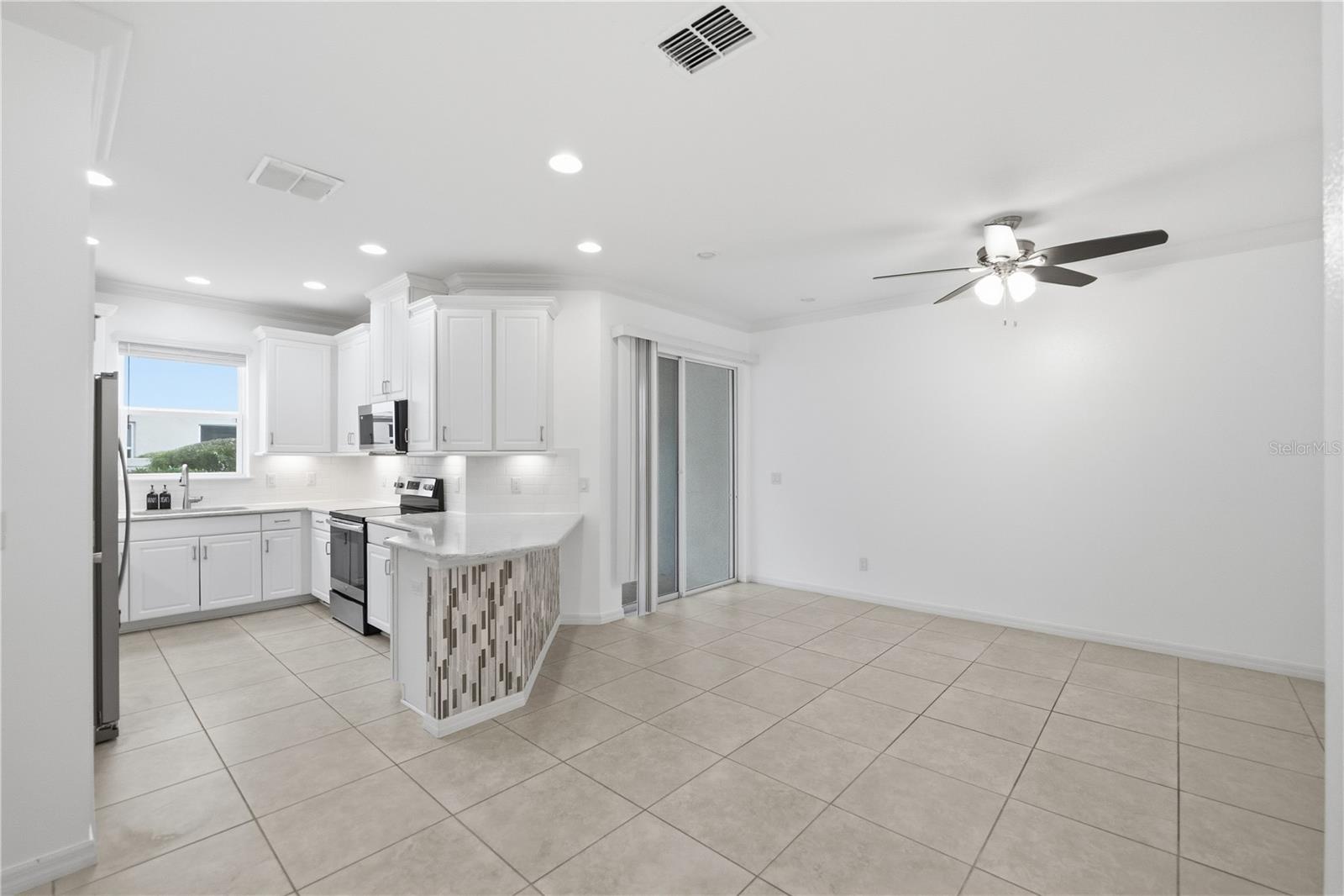 Image 4 of 32 For 1066 Amber Leaf Trail