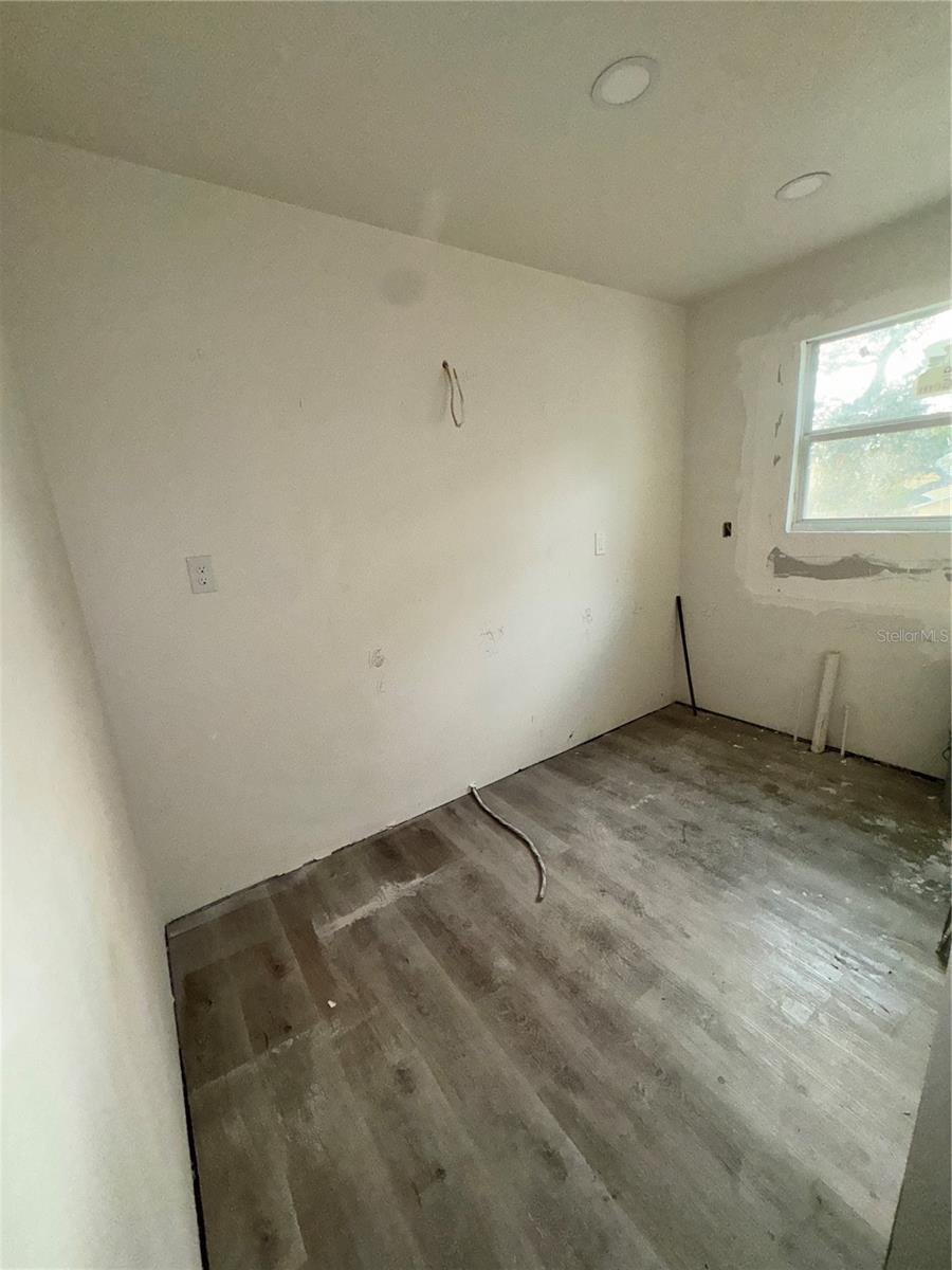 Image 11 of 17 For 1543 Scranton Avenue