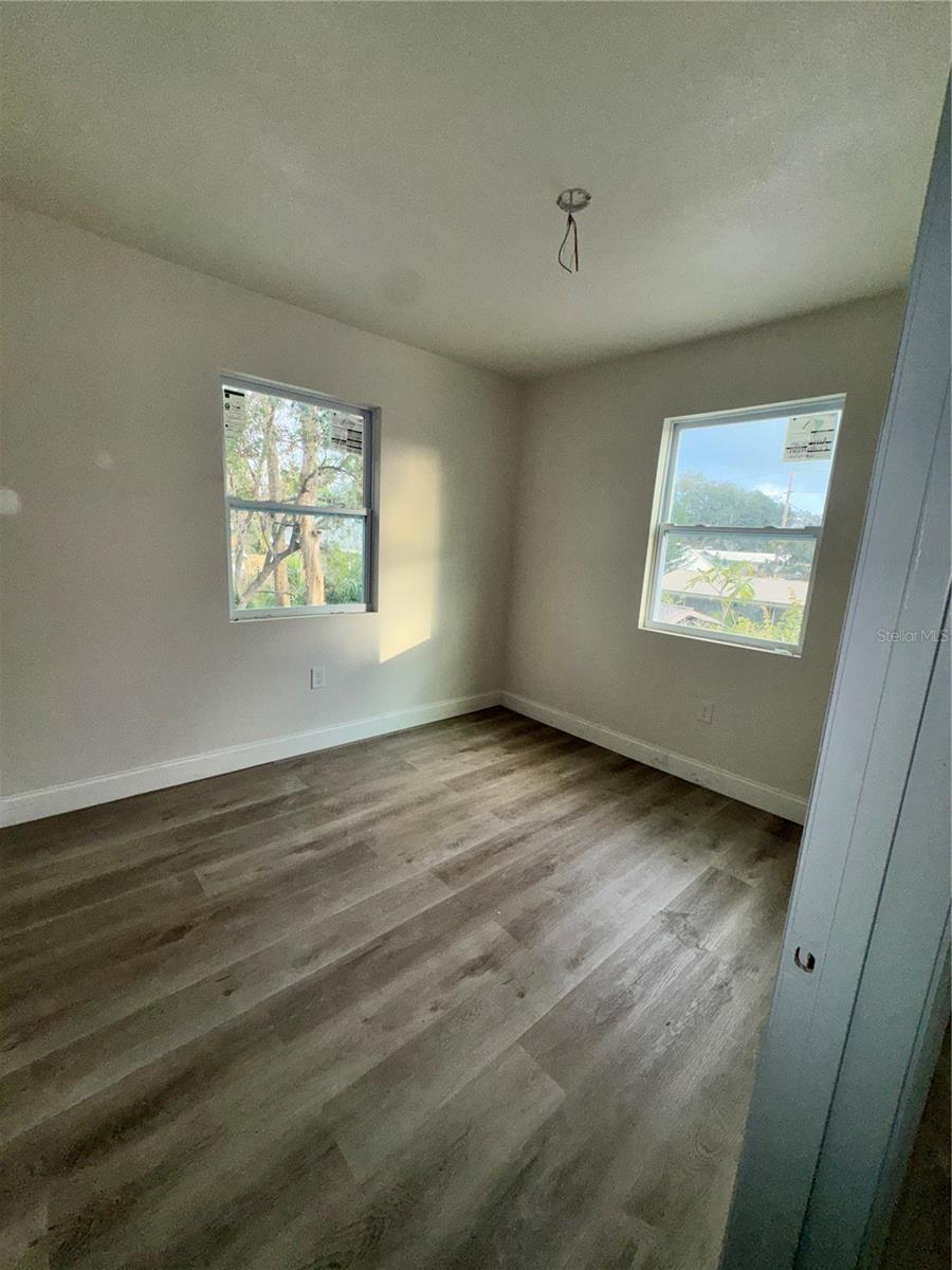 Image 13 of 17 For 1543 Scranton Avenue