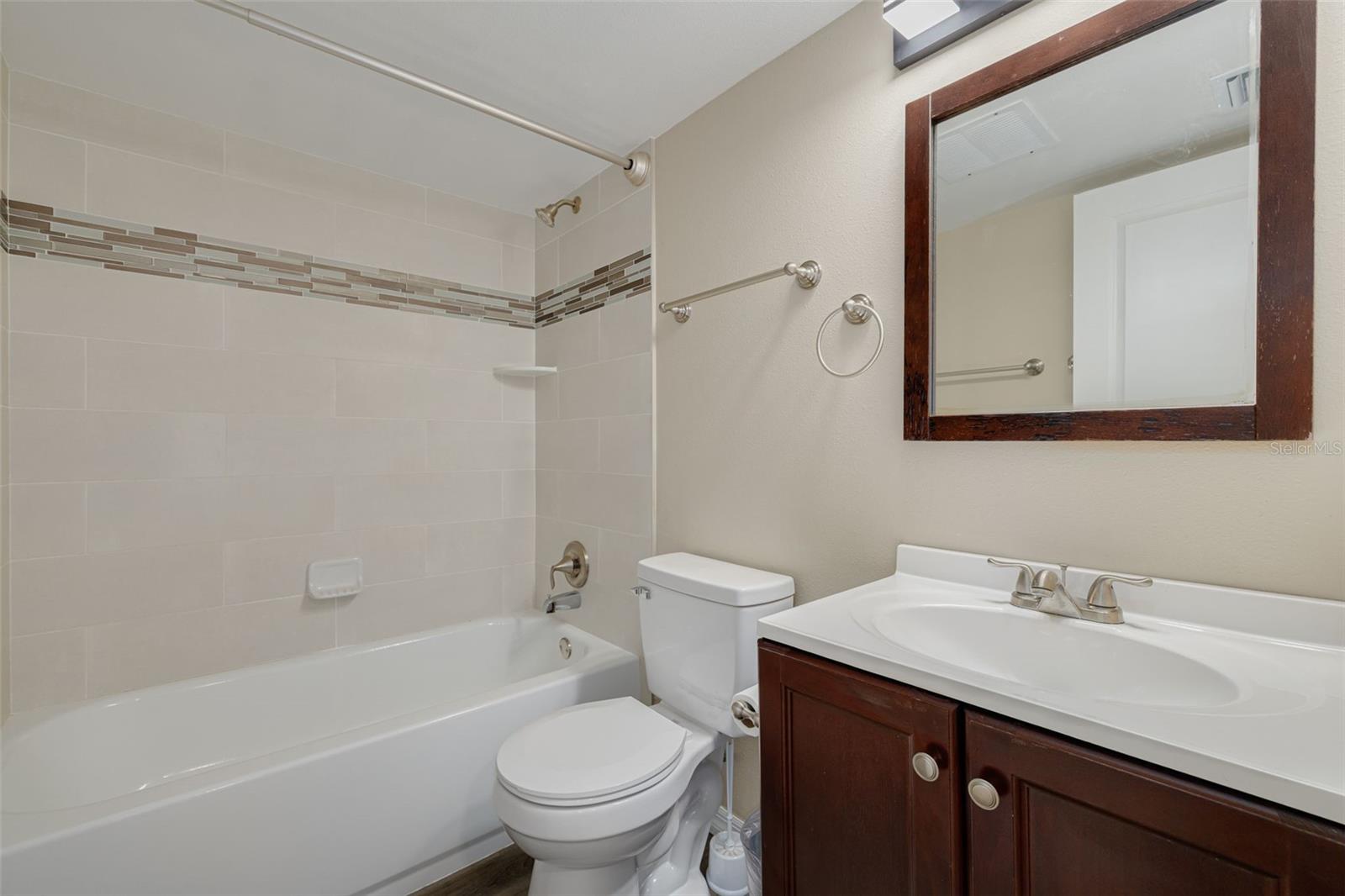 Image 11 of 16 For 2808 Azeele Street 117